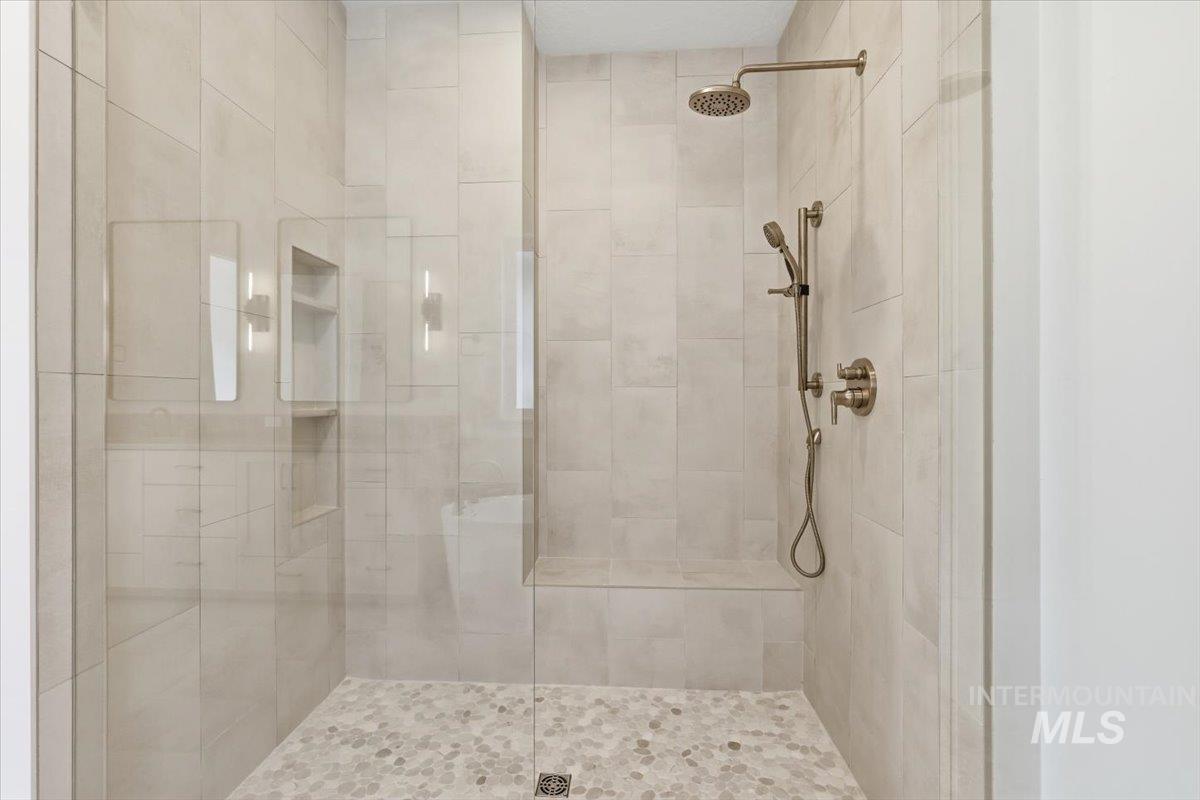 1975 W Pond Stone, Meridian, Idaho 83646, 4 Bedrooms, 3 Bathrooms, Residential For Sale, Price $818,800, 98967880