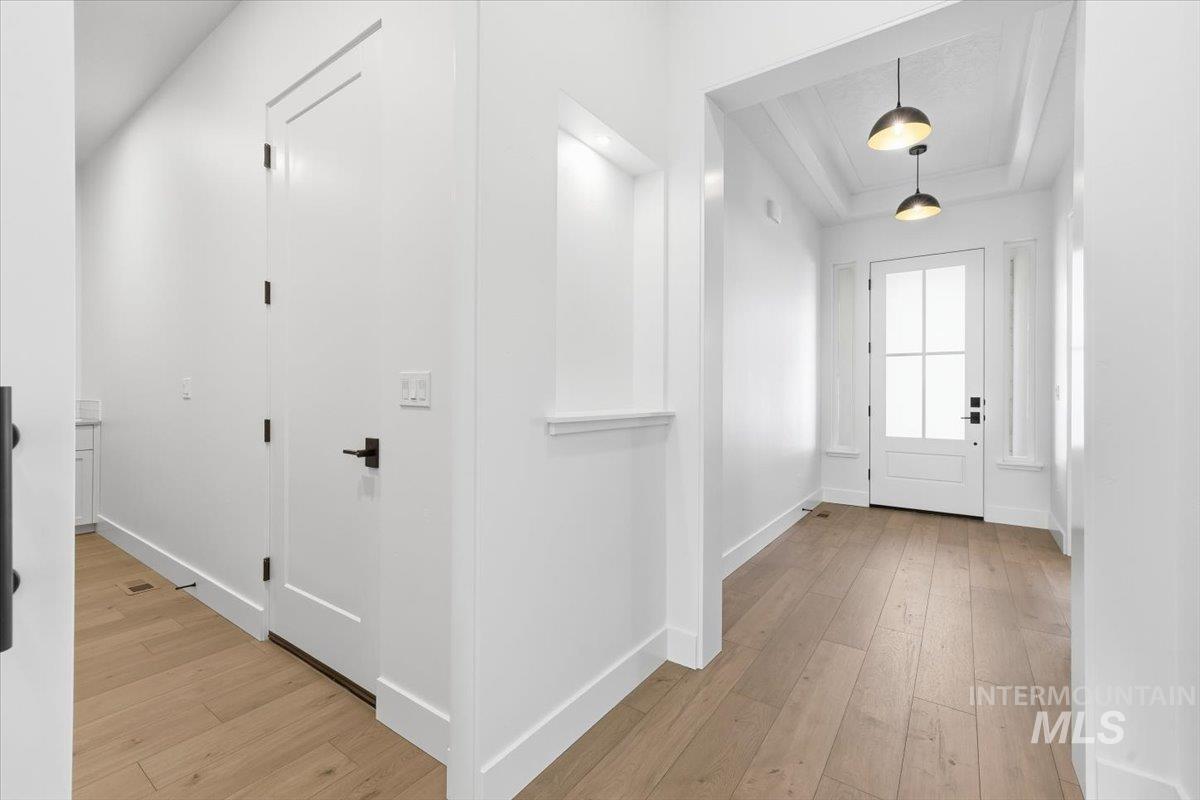 1975 W Pond Stone, Meridian, Idaho 83646, 4 Bedrooms, 3 Bathrooms, Residential For Sale, Price $818,800, 98967880