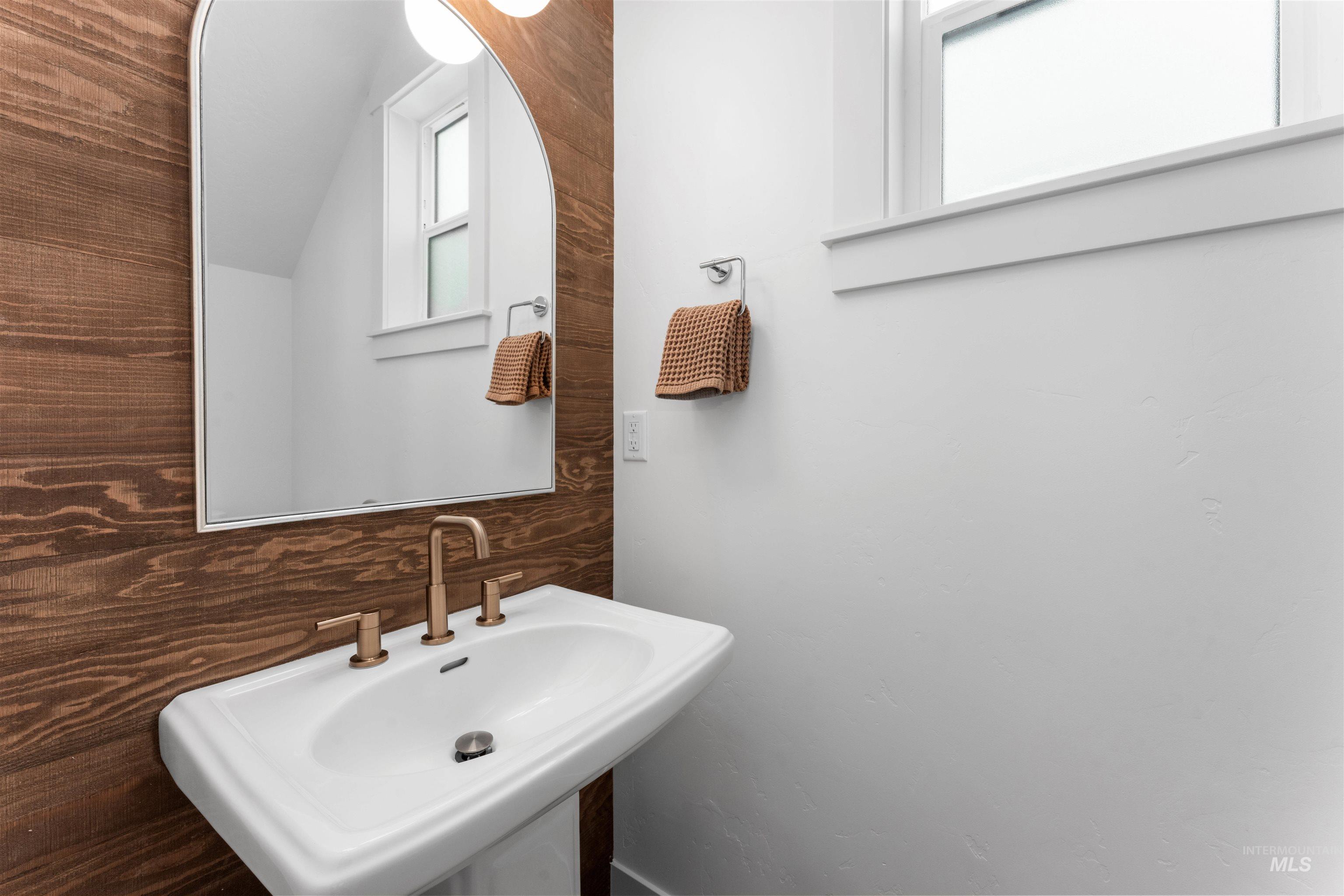 3544 W Anderson St, Boise, Idaho 83703, 3 Bedrooms, 2.5 Bathrooms, Residential Income For Sale, Price $639,900, 98967886