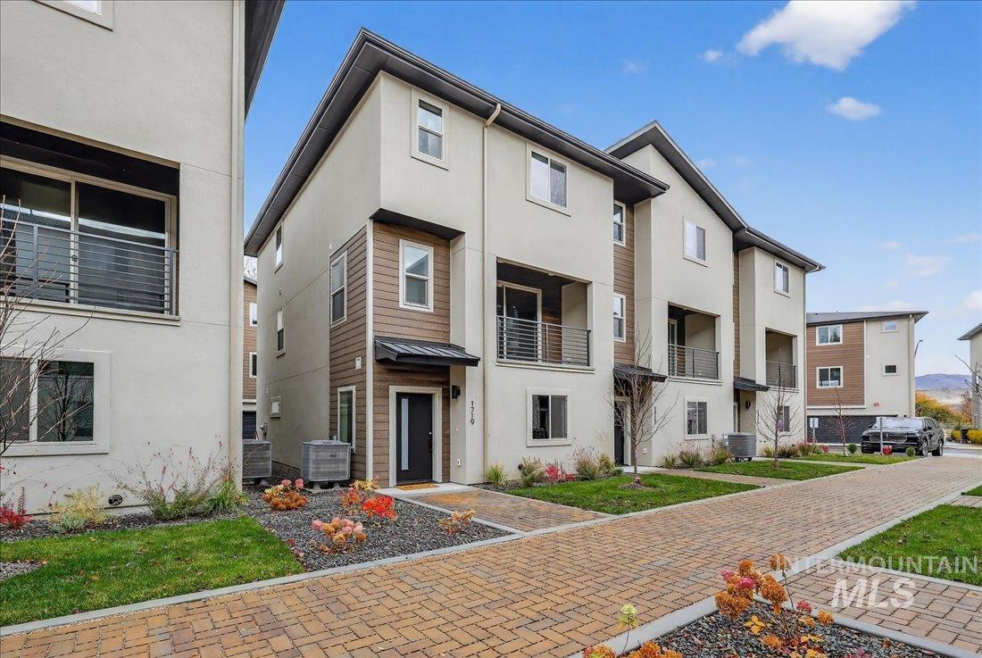 1719 S Rock View Ln, Boise, Idaho 83705-3013, 3 Bedrooms, 3.5 Bathrooms, Residential For Sale, Price $499,880, 98967893