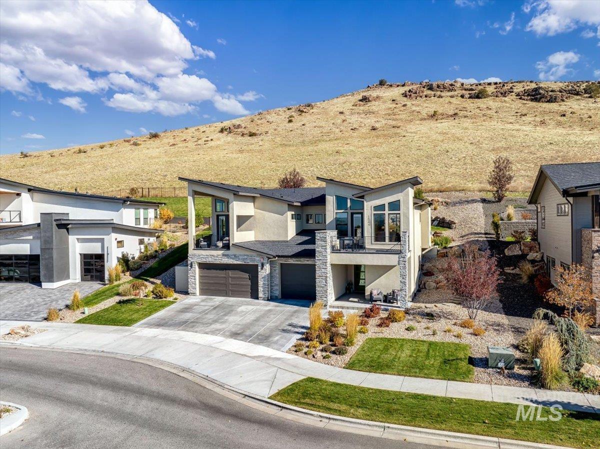 1544 S Trent Point Way, Boise, Idaho 83712, 3 Bedrooms, 2.5 Bathrooms, Residential For Sale, Price $1,399,000, 98967894