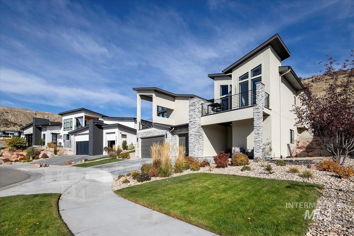 1544 S Trent Point Way, Boise, Idaho 83712, 3 Bedrooms, 2.5 Bathrooms, Residential For Sale, Price $1,399,000, 98967894