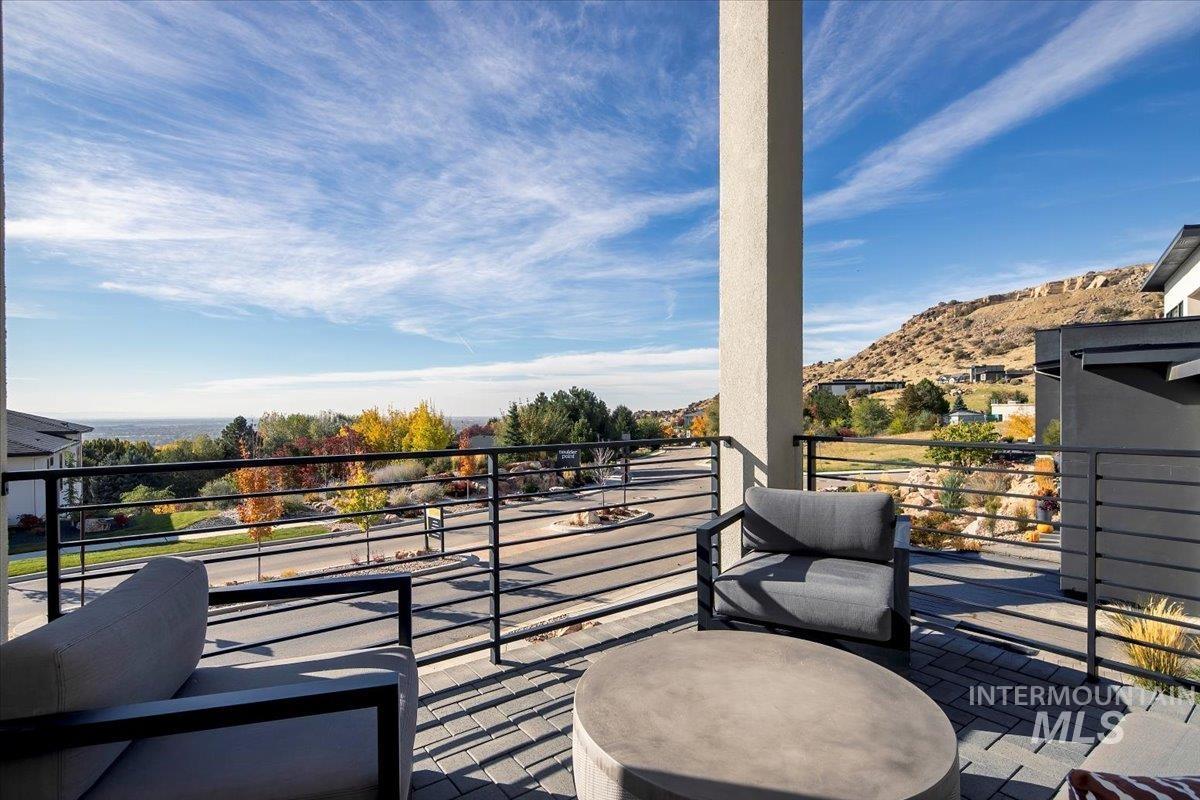 1544 S Trent Point Way, Boise, Idaho 83712, 3 Bedrooms, 2.5 Bathrooms, Residential For Sale, Price $1,399,000, 98967894