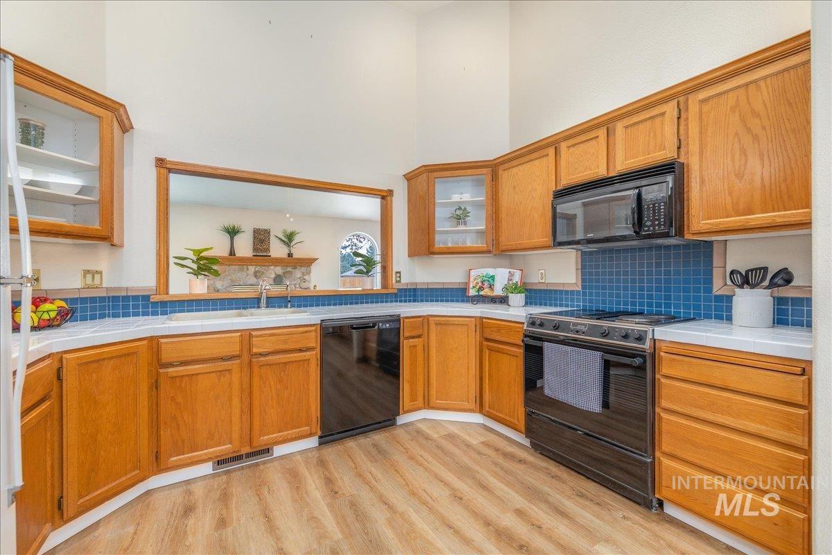 852 N Player Ave, Eagle, Idaho 83616-5281, 3 Bedrooms, 2 Bathrooms, Residential For Sale, Price $489,900, 98967905