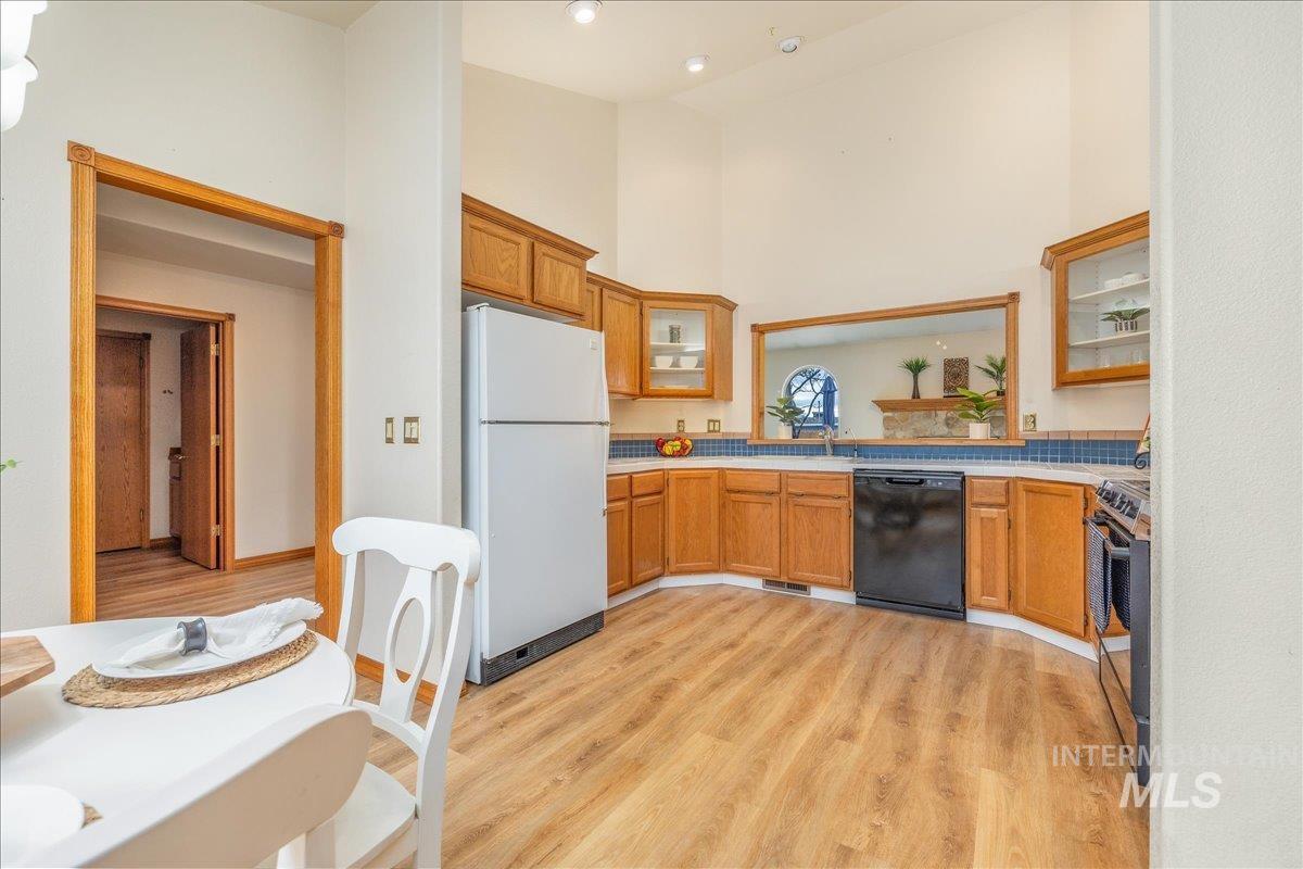 852 N Player Ave, Eagle, Idaho 83616-5281, 3 Bedrooms, 2 Bathrooms, Residential For Sale, Price $489,900, 98967905