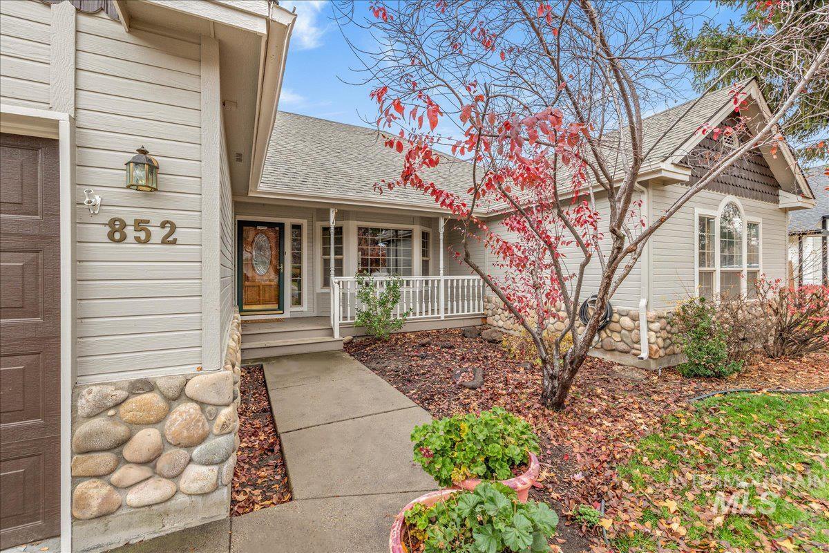 852 N Player Ave, Eagle, Idaho 83616-5281, 3 Bedrooms, 2 Bathrooms, Residential For Sale, Price $489,900, 98967905