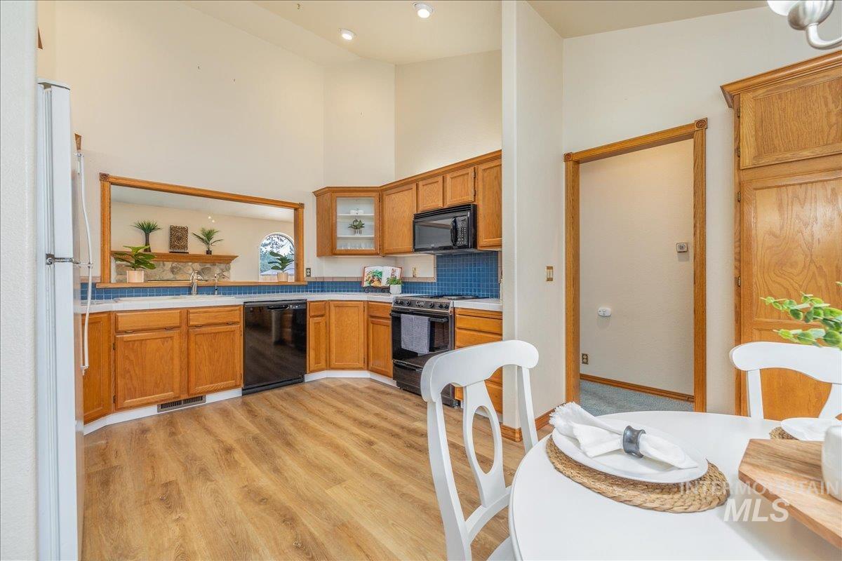 852 N Player Ave, Eagle, Idaho 83616-5281, 3 Bedrooms, 2 Bathrooms, Residential For Sale, Price $489,900, 98967905