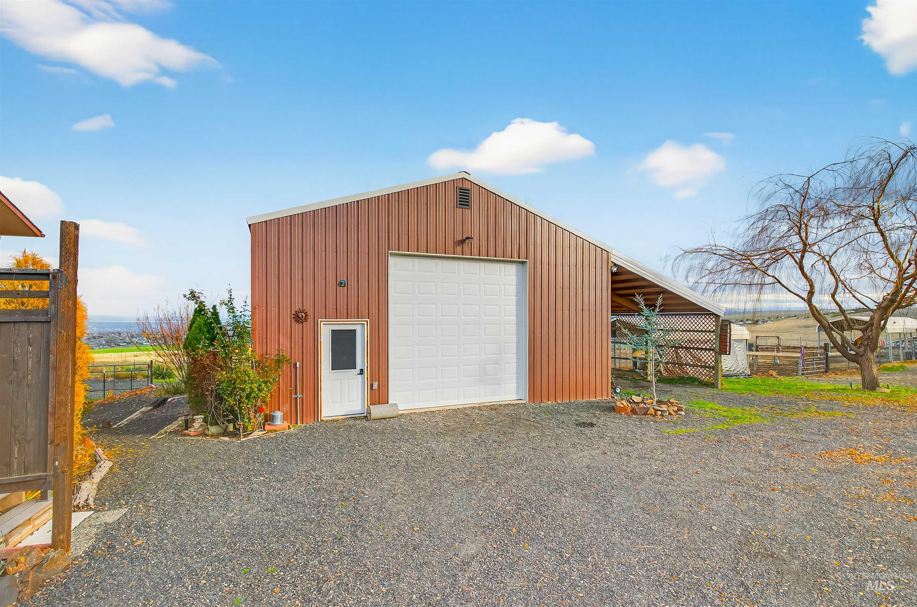 1241 Amity Lane, Clarkston, Washington 99403, 3 Bedrooms, 3 Bathrooms, Residential For Sale, Price $800,000, 98967912