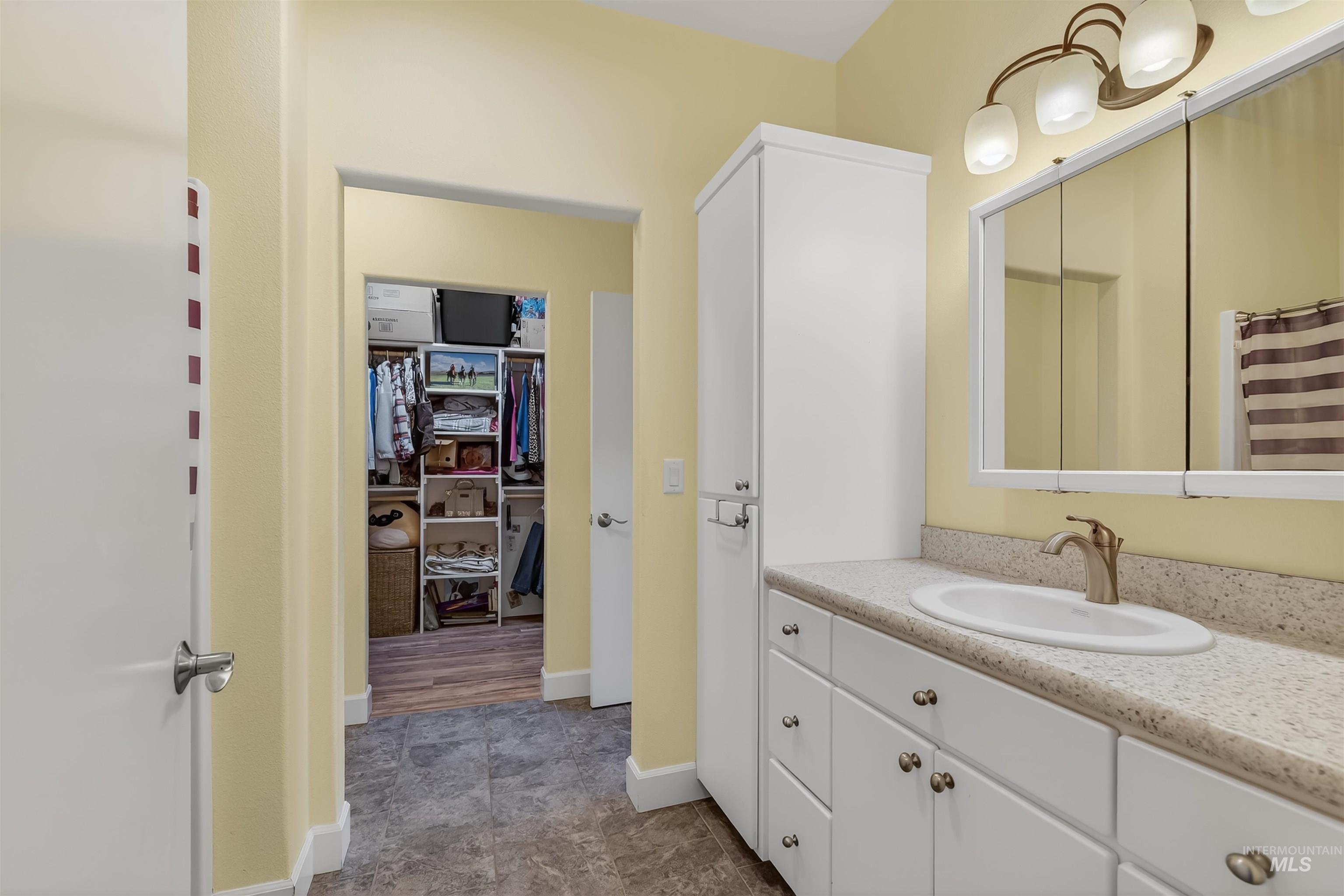 1241 Amity Lane, Clarkston, Washington 99403, 3 Bedrooms, 3 Bathrooms, Residential For Sale, Price $800,000, 98967912