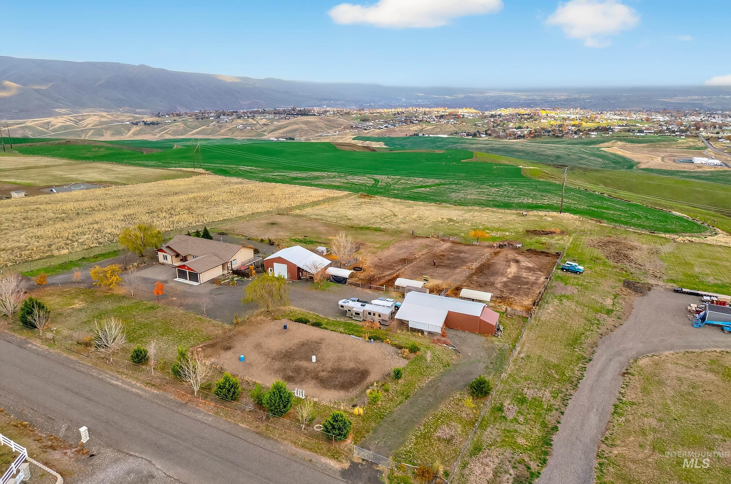 1241 Amity Lane, Clarkston, Washington 99403, 3 Bedrooms, 3 Bathrooms, Residential For Sale, Price $800,000, 98967912