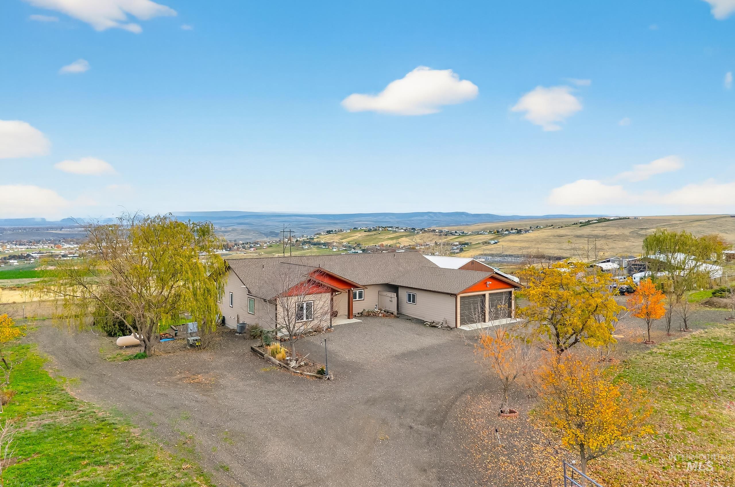 1241 Amity Lane, Clarkston, Washington 99403, 3 Bedrooms, 3 Bathrooms, Residential For Sale, Price $800,000, 98967912