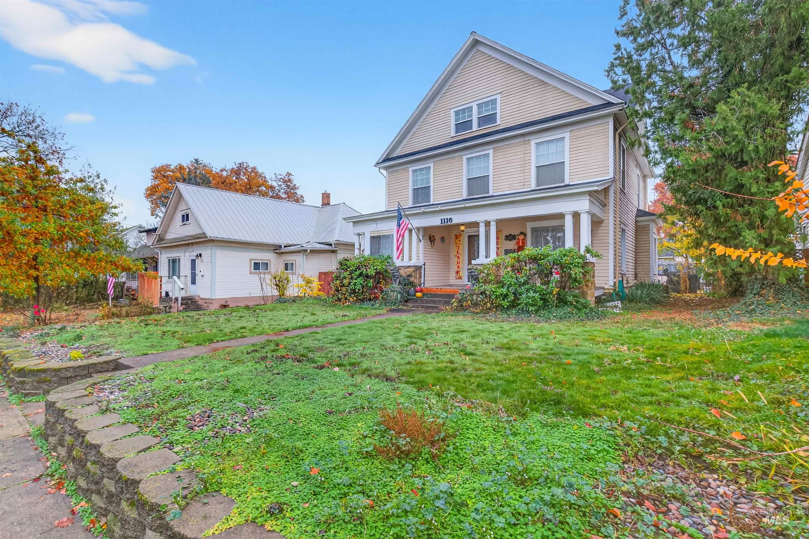 View of front facade with a front yard and covered porch