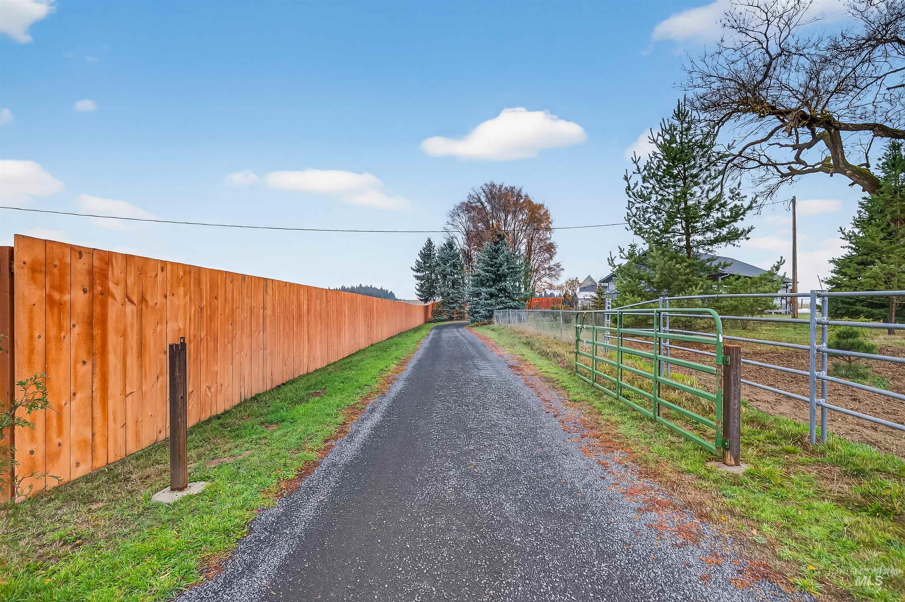 2811 Big Bear Ridge Rd, Deary, Idaho 83823, 2 Bedrooms, 2 Bathrooms, Residential For Sale, Price $550,000, 98967929