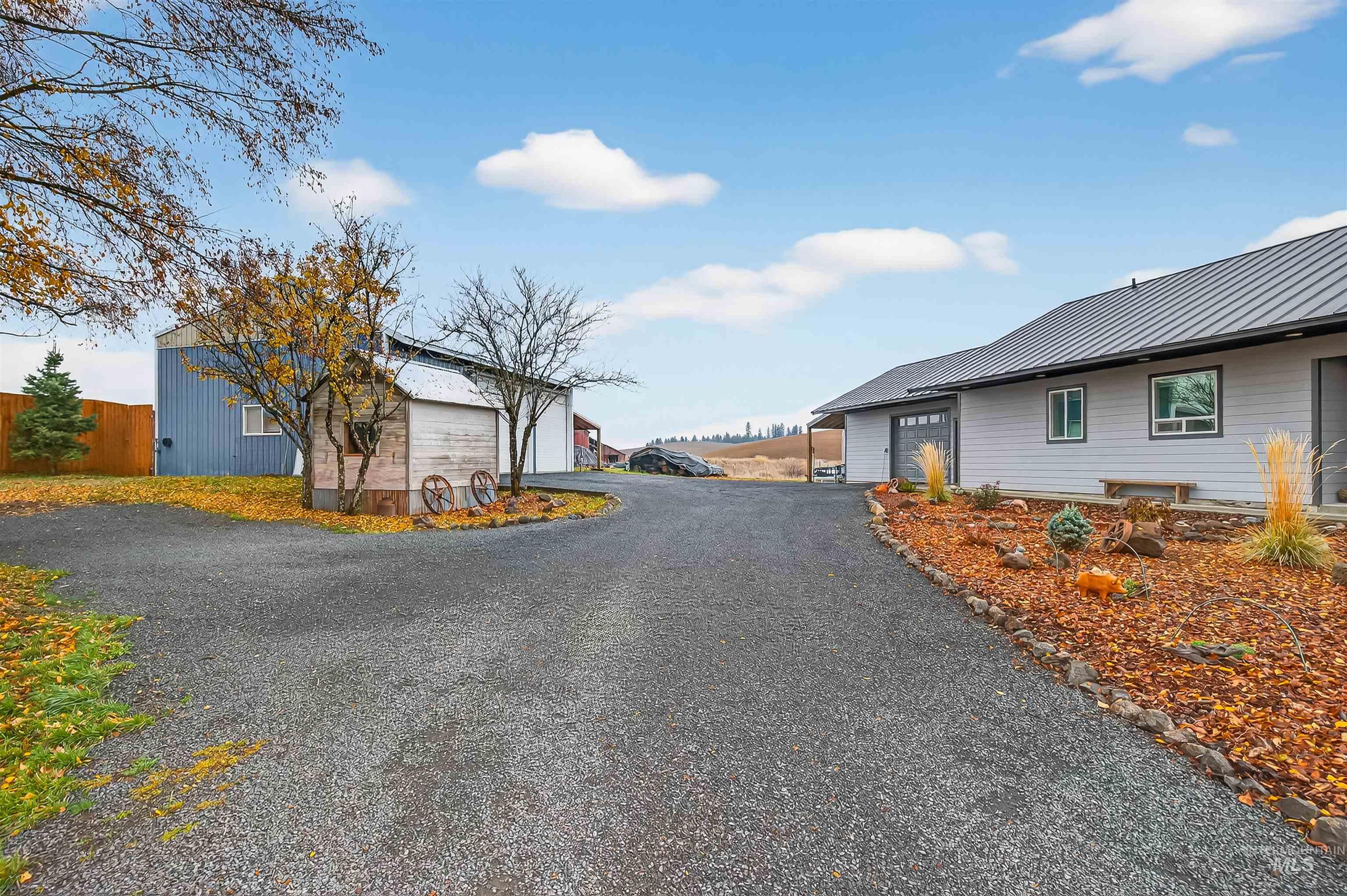 2811 Big Bear Ridge Rd, Deary, Idaho 83823, 2 Bedrooms, 2 Bathrooms, Residential For Sale, Price $550,000, 98967929