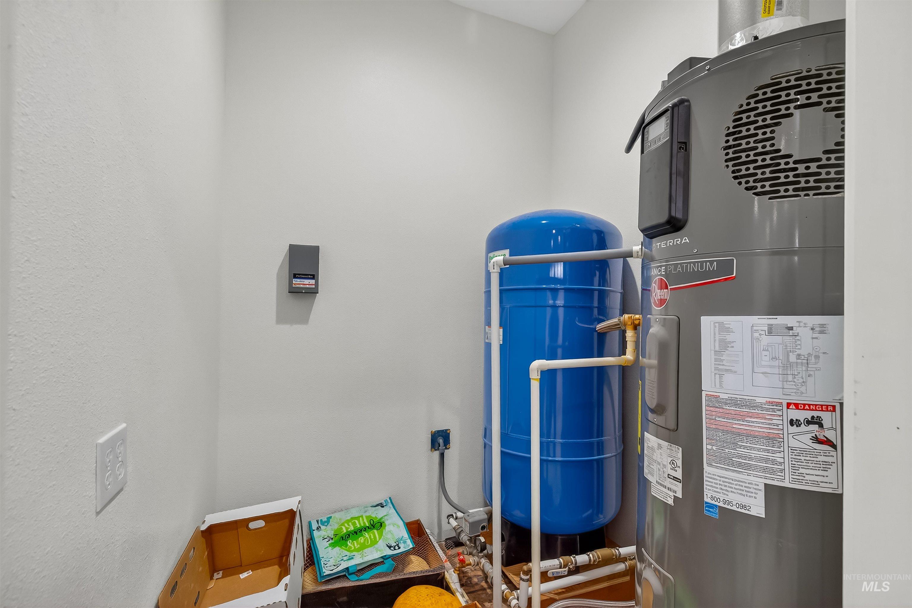 2811 Big Bear Ridge Rd, Deary, Idaho 83823, 2 Bedrooms, 2 Bathrooms, Residential For Sale, Price $550,000, 98967929