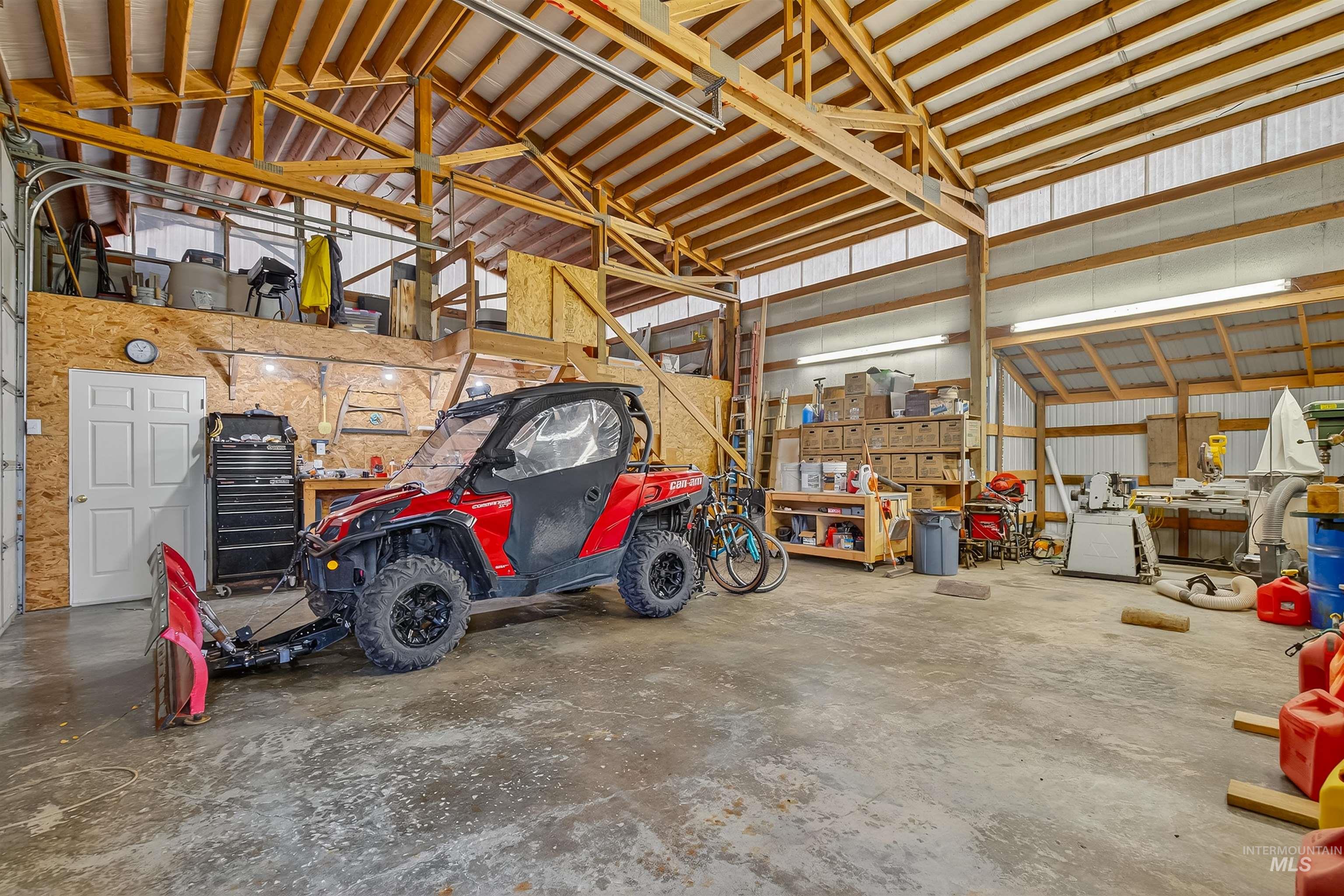 2811 Big Bear Ridge Rd, Deary, Idaho 83823, 2 Bedrooms, 2 Bathrooms, Residential For Sale, Price $550,000, 98967929