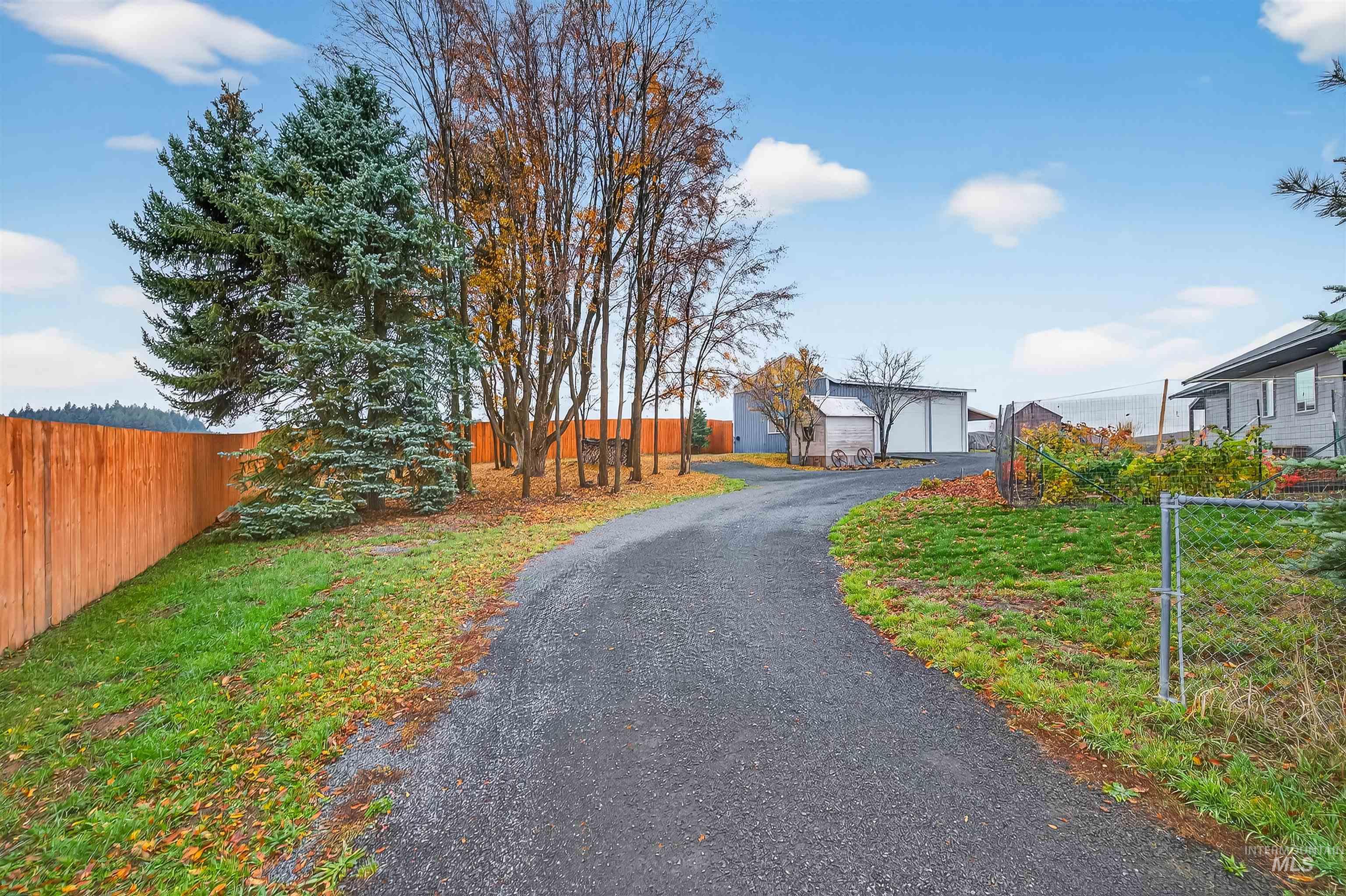 2811 Big Bear Ridge Rd, Deary, Idaho 83823, 2 Bedrooms, 2 Bathrooms, Residential For Sale, Price $550,000, 98967929