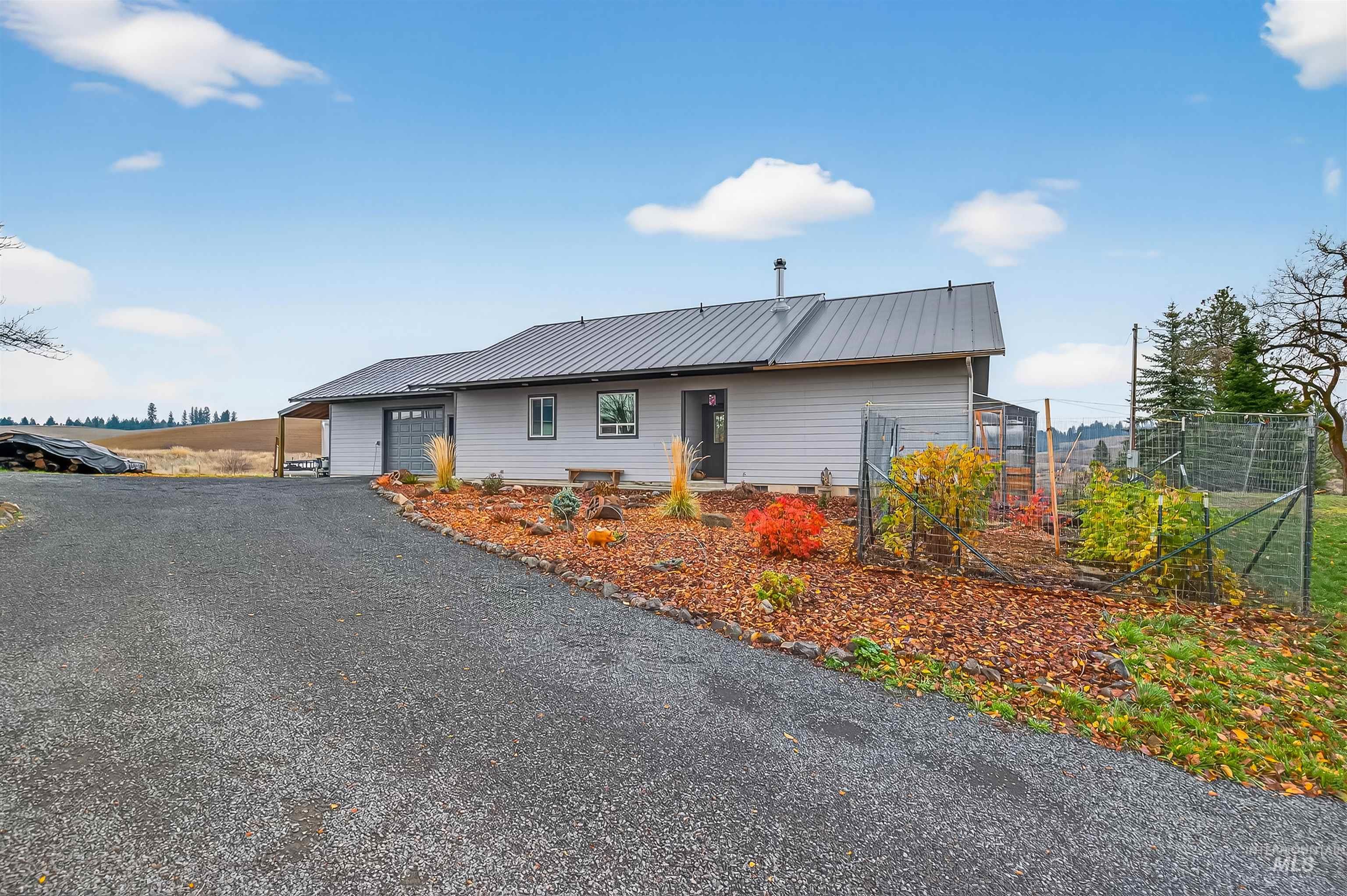 2811 Big Bear Ridge Rd, Deary, Idaho 83823, 2 Bedrooms, 2 Bathrooms, Residential For Sale, Price $550,000, 98967929