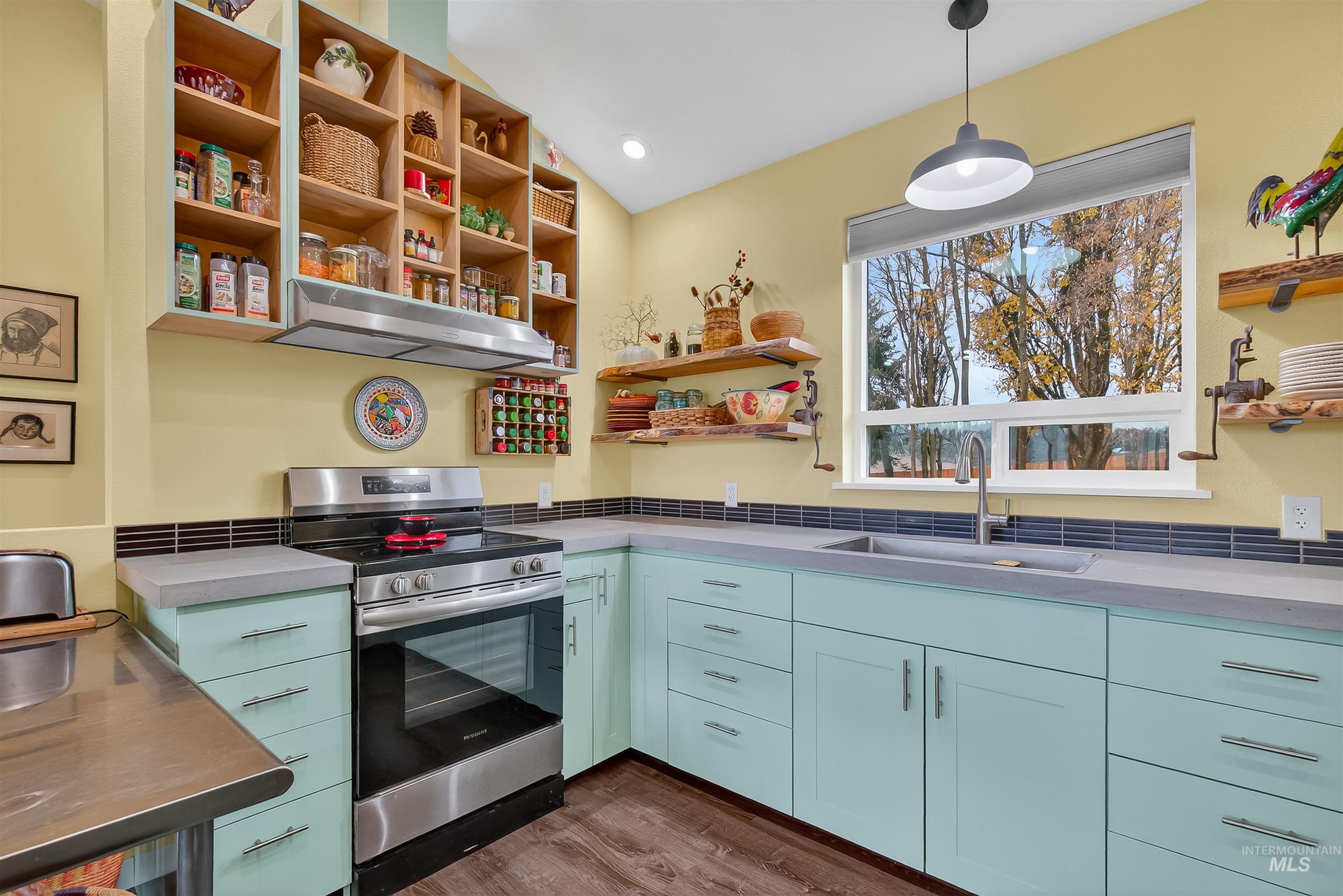 2811 Big Bear Ridge Rd, Deary, Idaho 83823, 2 Bedrooms, 2 Bathrooms, Residential For Sale, Price $550,000, 98967929