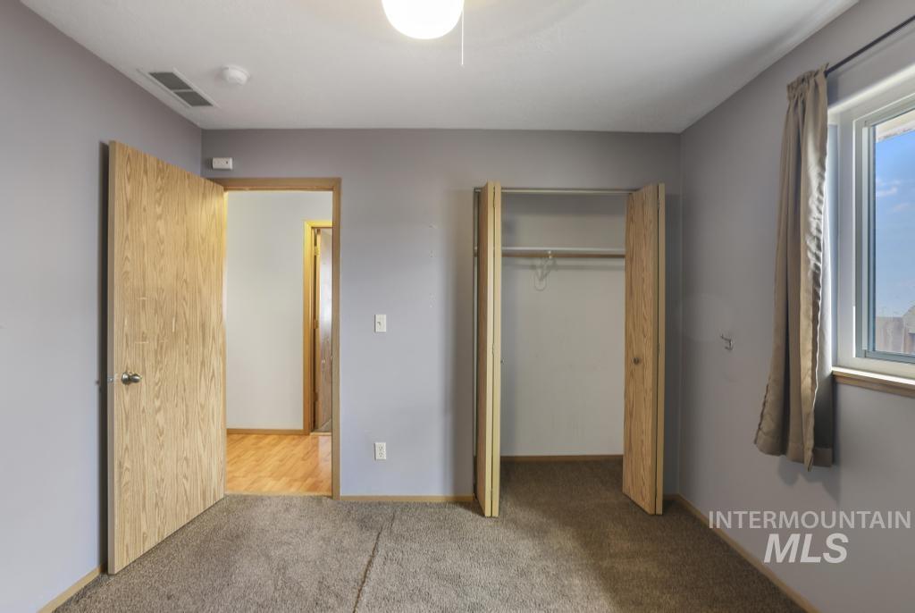 Unfurnished bedroom with carpet flooring and a closet