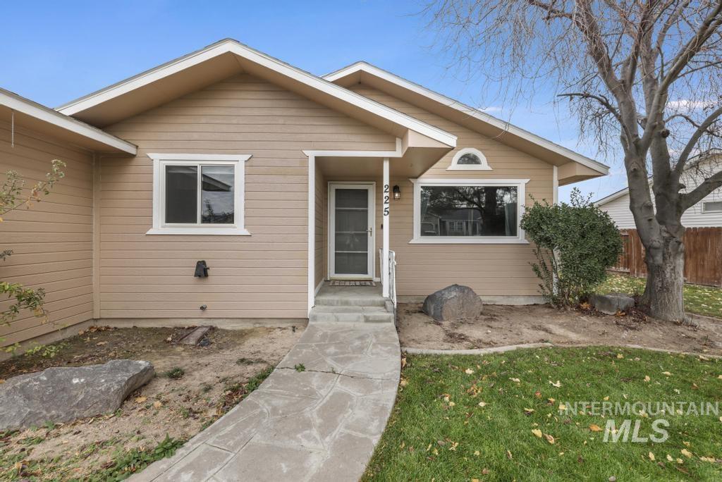 225 Cordova Avenue, Twin Falls, Idaho 83301, 3 Bedrooms, 2 Bathrooms, Residential For Sale, Price $310,000, 98967958