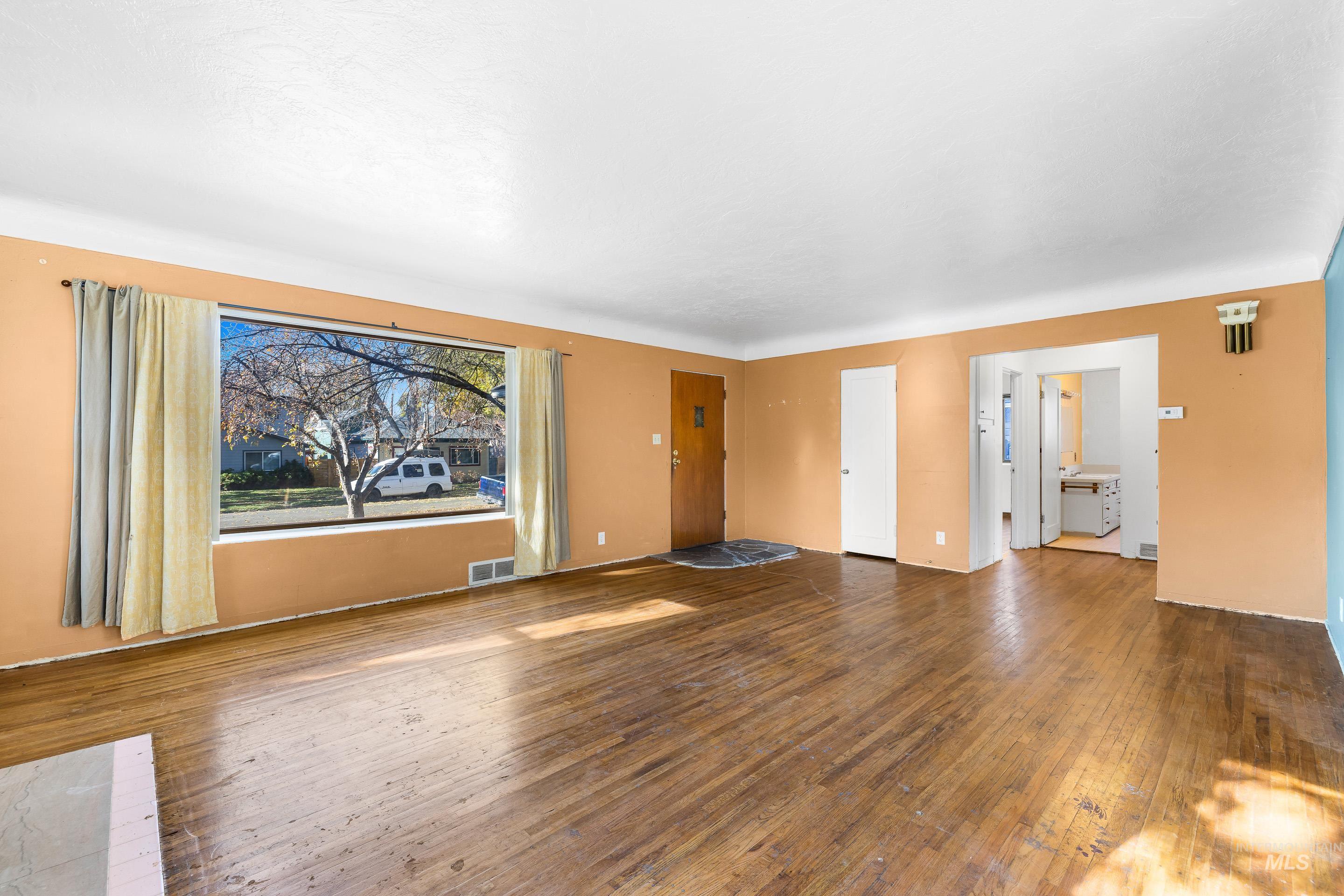 1502 N 5th St, Boise, Idaho 83702, 4 Bedrooms, 2 Bathrooms, Residential For Sale, Price $750,000, 98967964