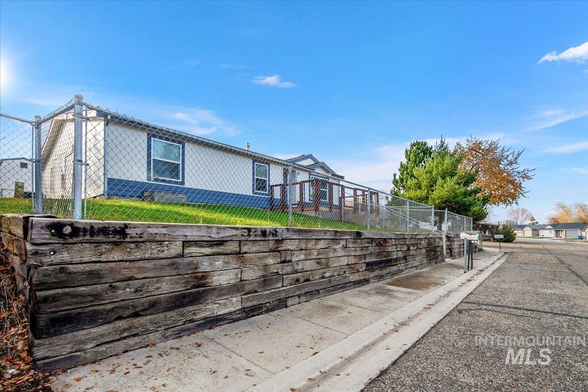 3743 Carbondale St, Meridian, Meridian, Idaho 83642, 3 Bedrooms, 2 Bathrooms, Residential For Sale, Price $335,000, 98967967