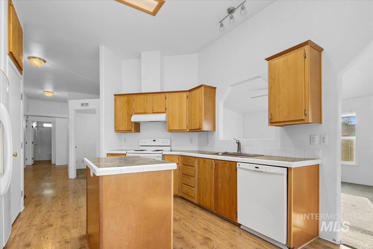 3743 Carbondale St, Meridian, Meridian, Idaho 83642, 3 Bedrooms, 2 Bathrooms, Residential For Sale, Price $335,000, 98967967