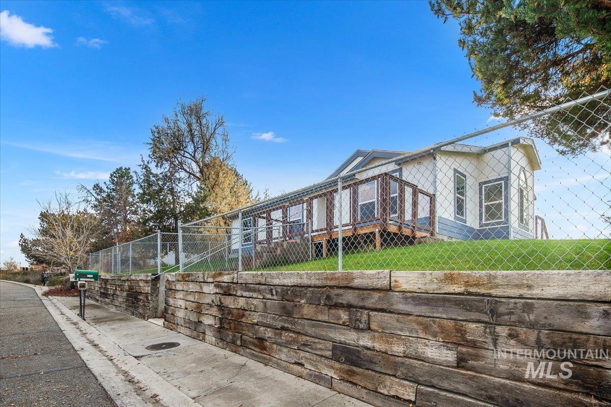 3743 Carbondale St, Meridian, Meridian, Idaho 83642, 3 Bedrooms, 2 Bathrooms, Residential For Sale, Price $335,000, 98967967