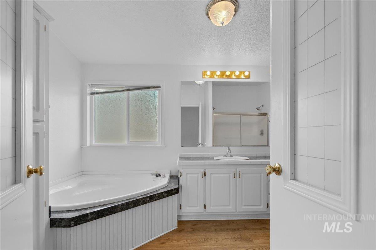 3743 Carbondale St, Meridian, Meridian, Idaho 83642, 3 Bedrooms, 2 Bathrooms, Residential For Sale, Price $335,000, 98967967