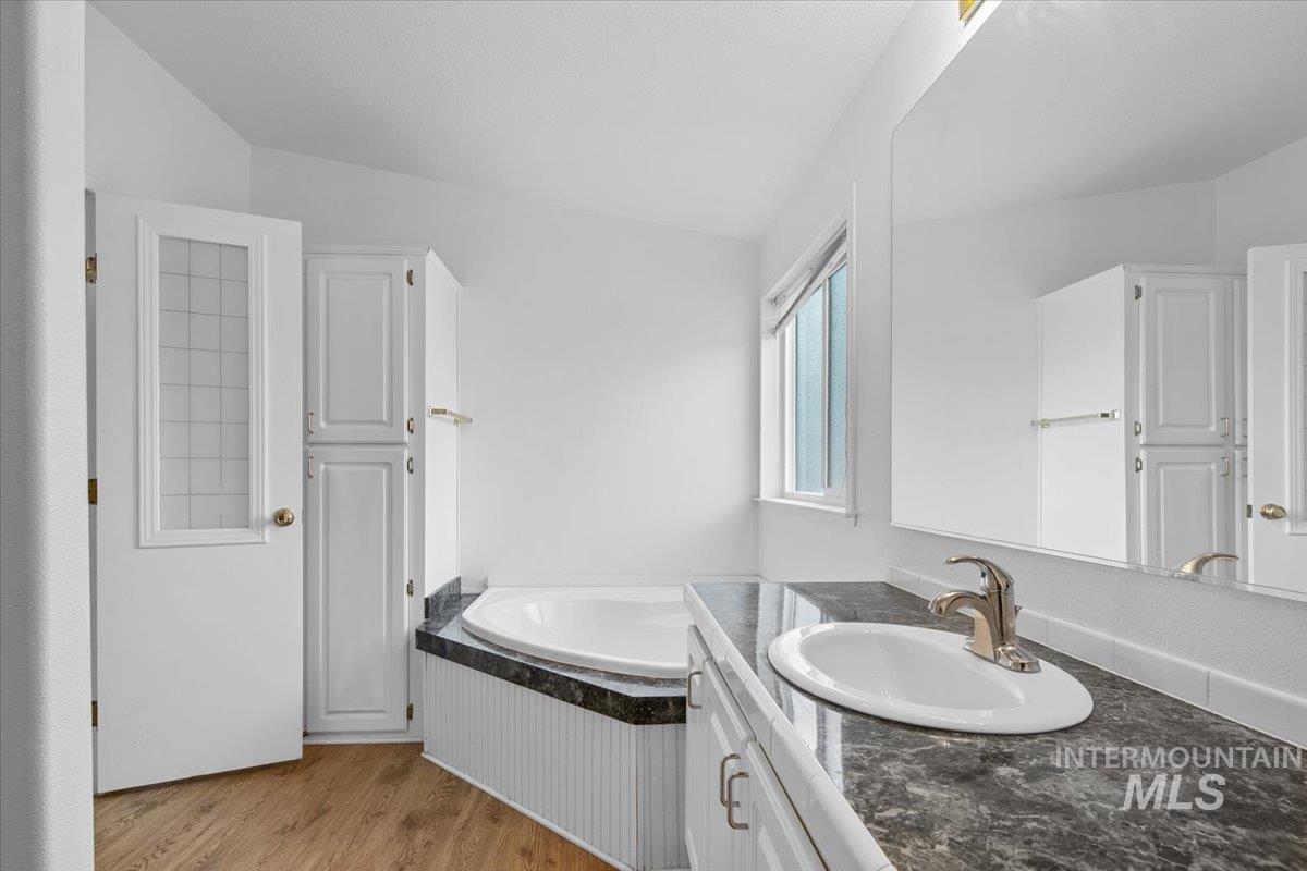 3743 Carbondale St, Meridian, Meridian, Idaho 83642, 3 Bedrooms, 2 Bathrooms, Residential For Sale, Price $335,000, 98967967