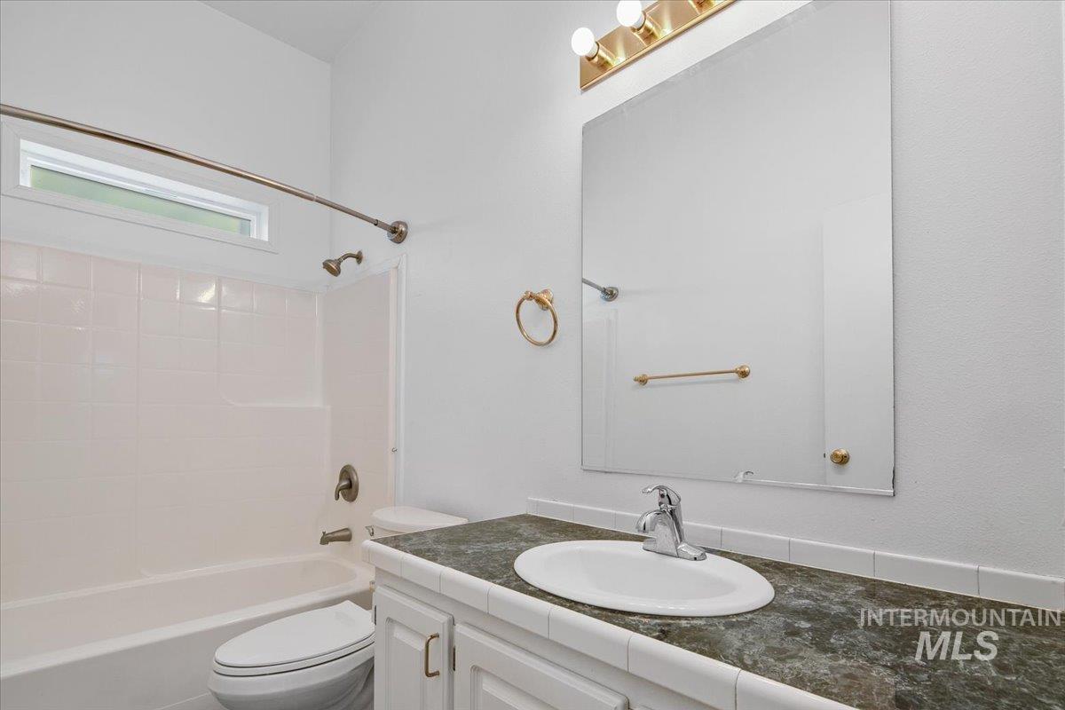 3743 Carbondale St, Meridian, Meridian, Idaho 83642, 3 Bedrooms, 2 Bathrooms, Residential For Sale, Price $335,000, 98967967