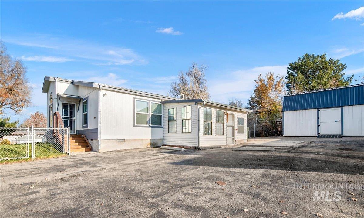 3743 Carbondale St, Meridian, Meridian, Idaho 83642, 3 Bedrooms, 2 Bathrooms, Residential For Sale, Price $335,000, 98967967