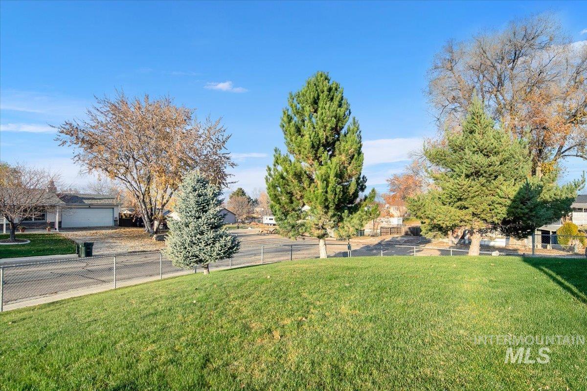 3743 Carbondale St, Meridian, Meridian, Idaho 83642, 3 Bedrooms, 2 Bathrooms, Residential For Sale, Price $335,000, 98967967