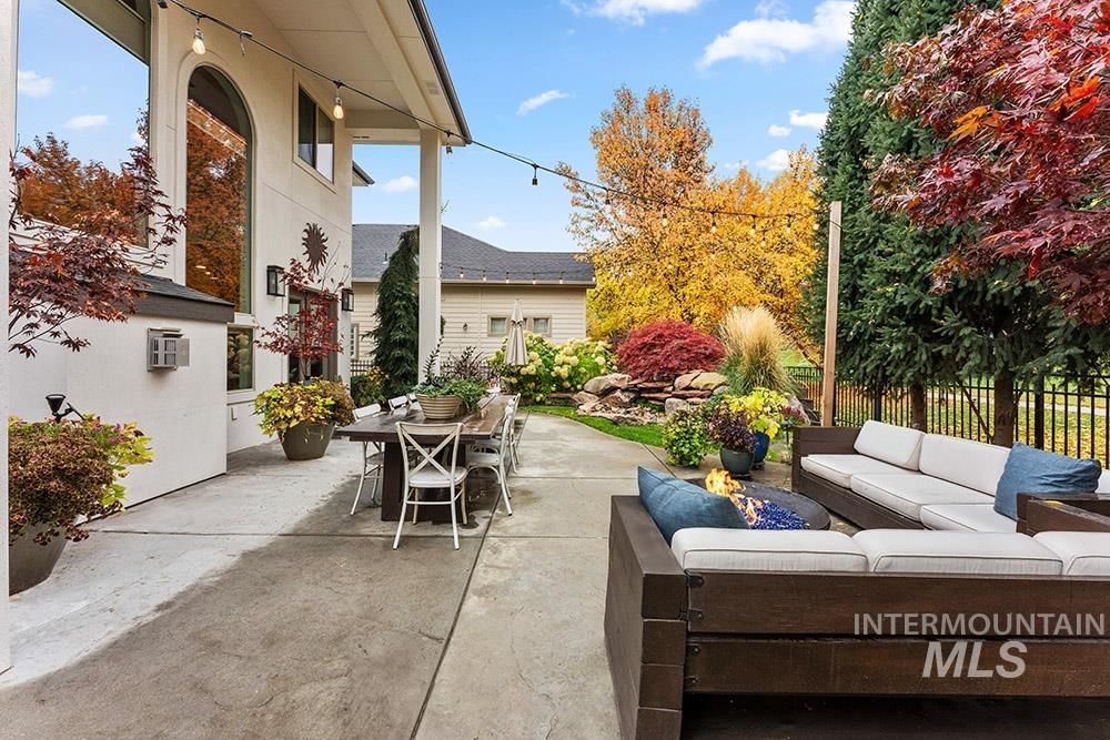 1027 E Rubicon Dr, Boise, Idaho 83716, 5 Bedrooms, 3.5 Bathrooms, Residential For Sale, Price $949,900, 98967969