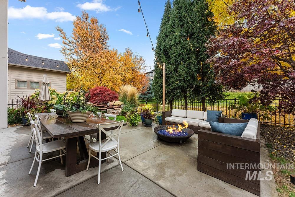 1027 E Rubicon Dr, Boise, Idaho 83716, 5 Bedrooms, 3.5 Bathrooms, Residential For Sale, Price $949,900, 98967969