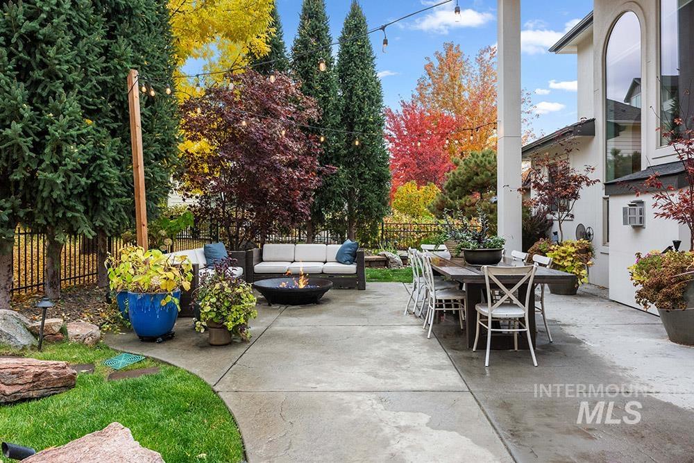 1027 E Rubicon Dr, Boise, Idaho 83716, 5 Bedrooms, 3.5 Bathrooms, Residential For Sale, Price $949,900, 98967969