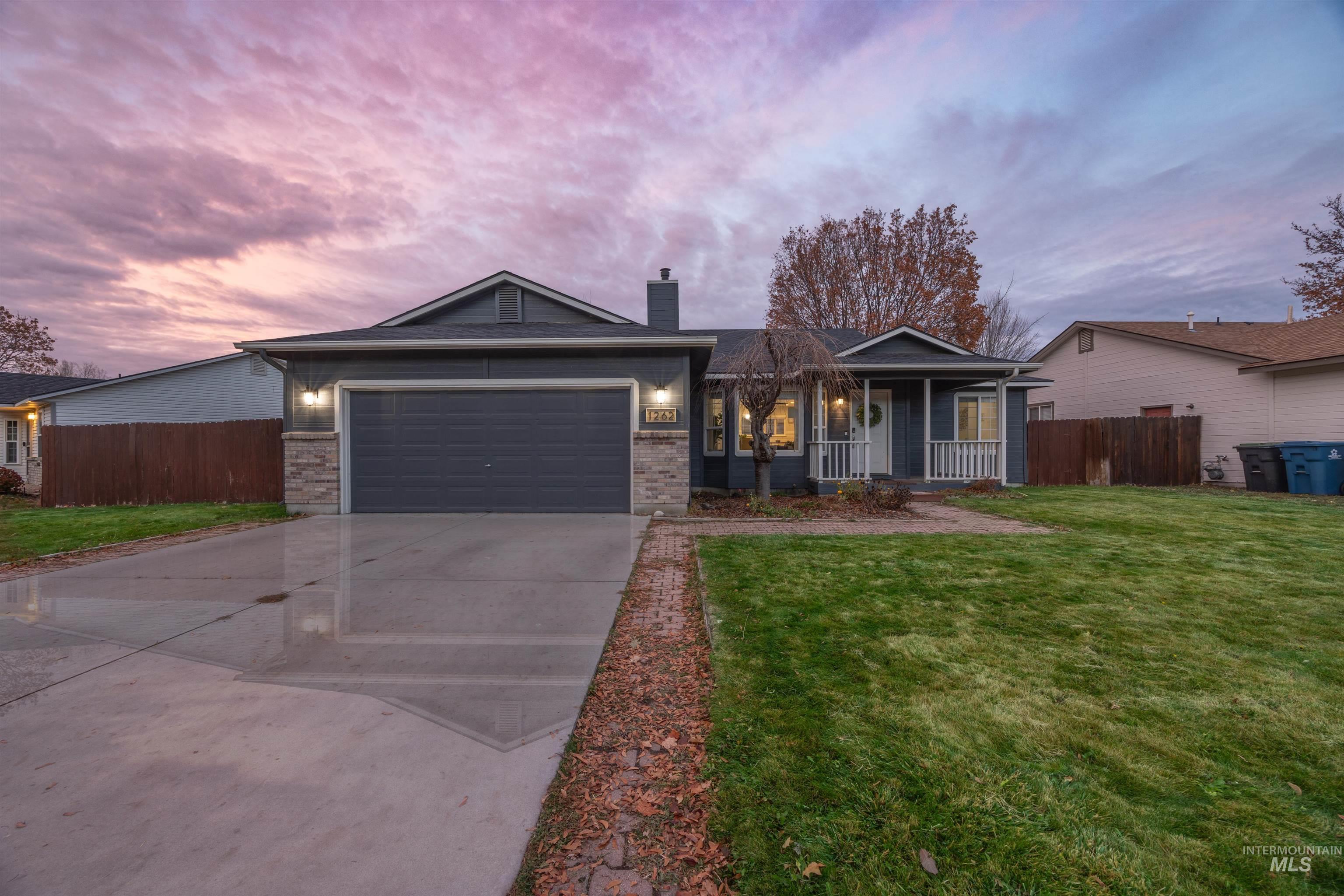 1262 E Oakridge Dr, Boise, Idaho 83716, 3 Bedrooms, 2 Bathrooms, Residential For Sale, Price $469,900, 98967971