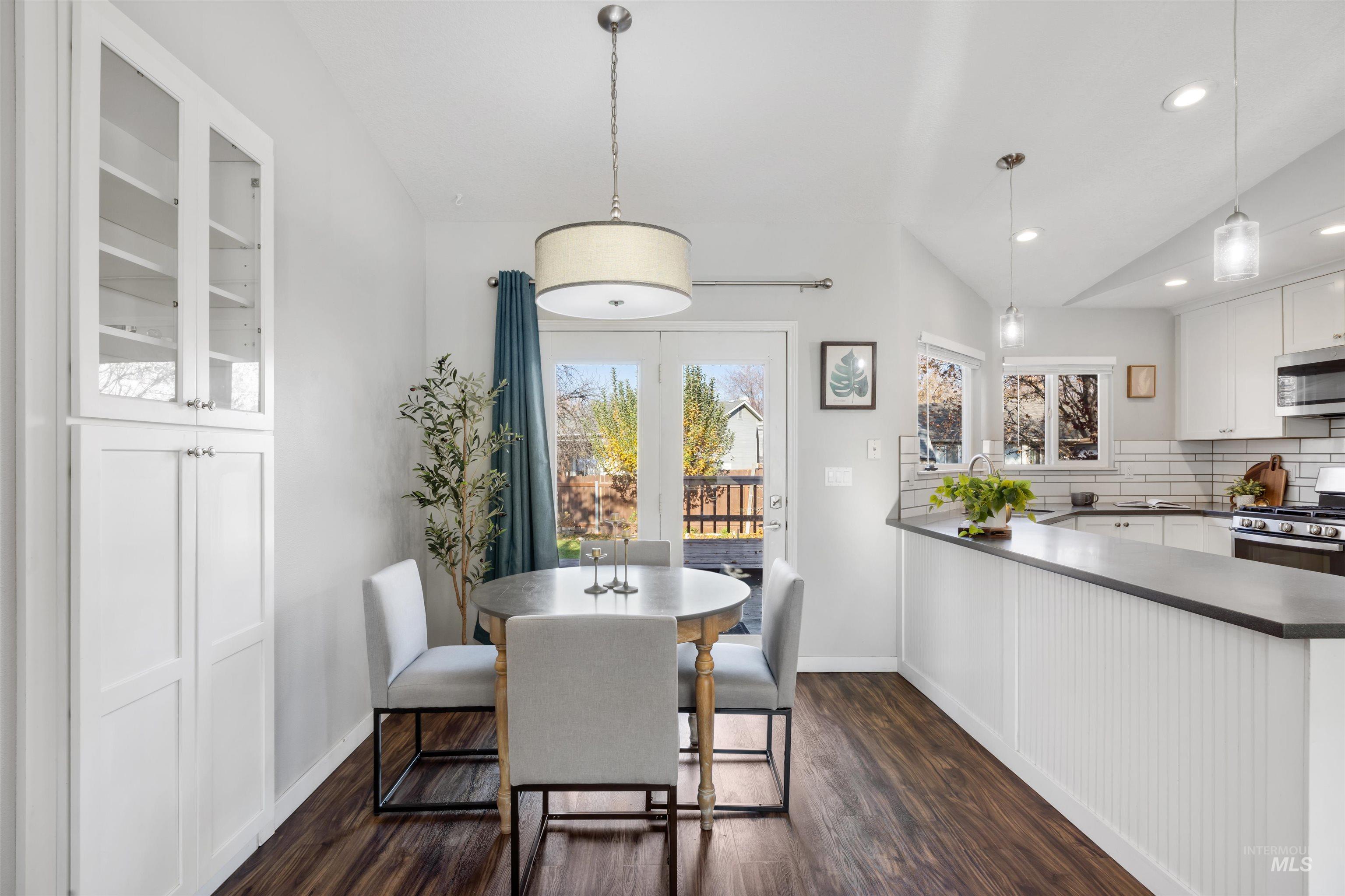 1262 E Oakridge Dr, Boise, Idaho 83716, 3 Bedrooms, 2 Bathrooms, Residential For Sale, Price $469,900, 98967971