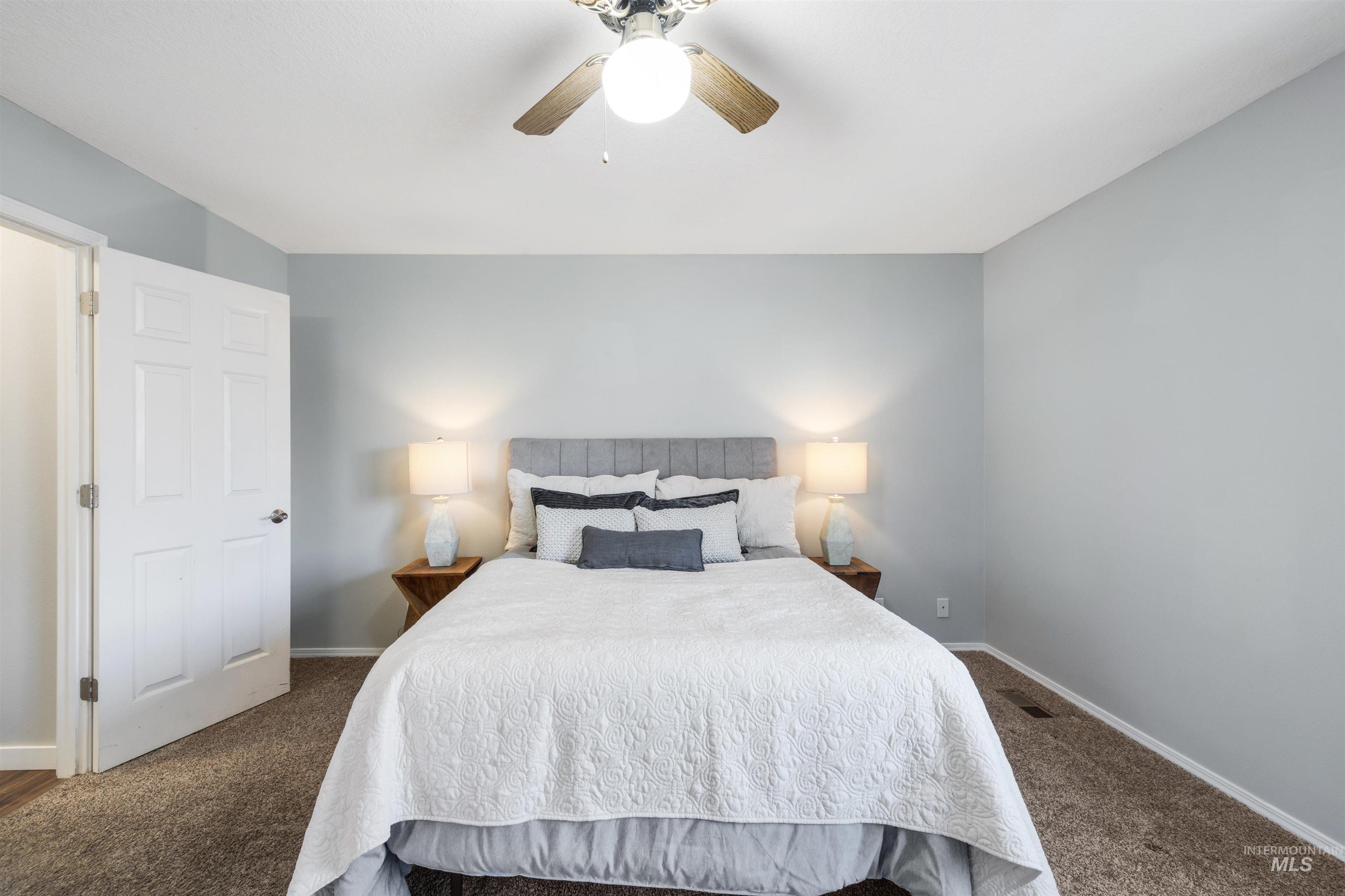 1262 E Oakridge Dr, Boise, Idaho 83716, 3 Bedrooms, 2 Bathrooms, Residential For Sale, Price $469,900, 98967971