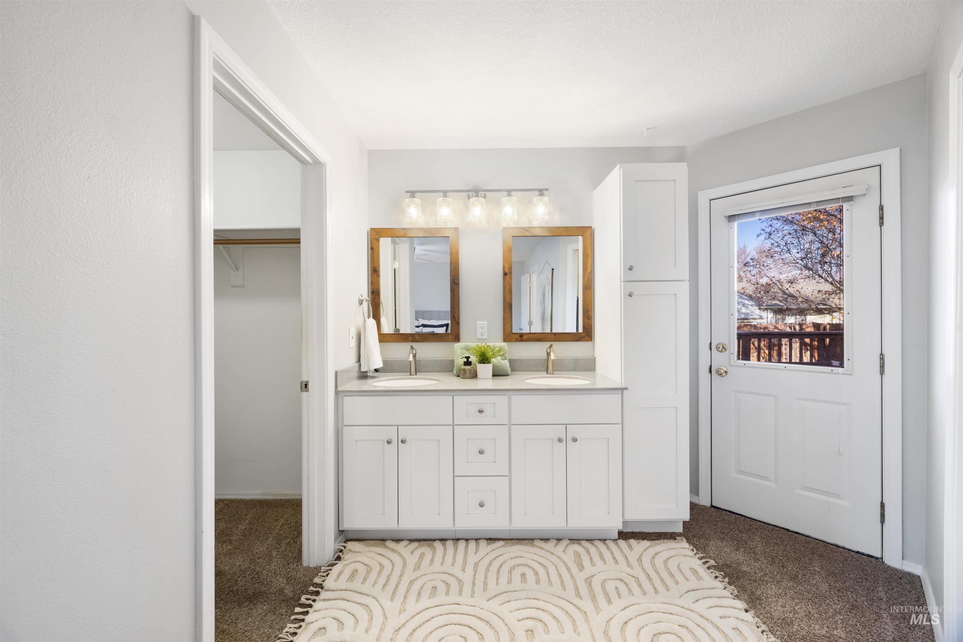 1262 E Oakridge Dr, Boise, Idaho 83716, 3 Bedrooms, 2 Bathrooms, Residential For Sale, Price $469,900, 98967971