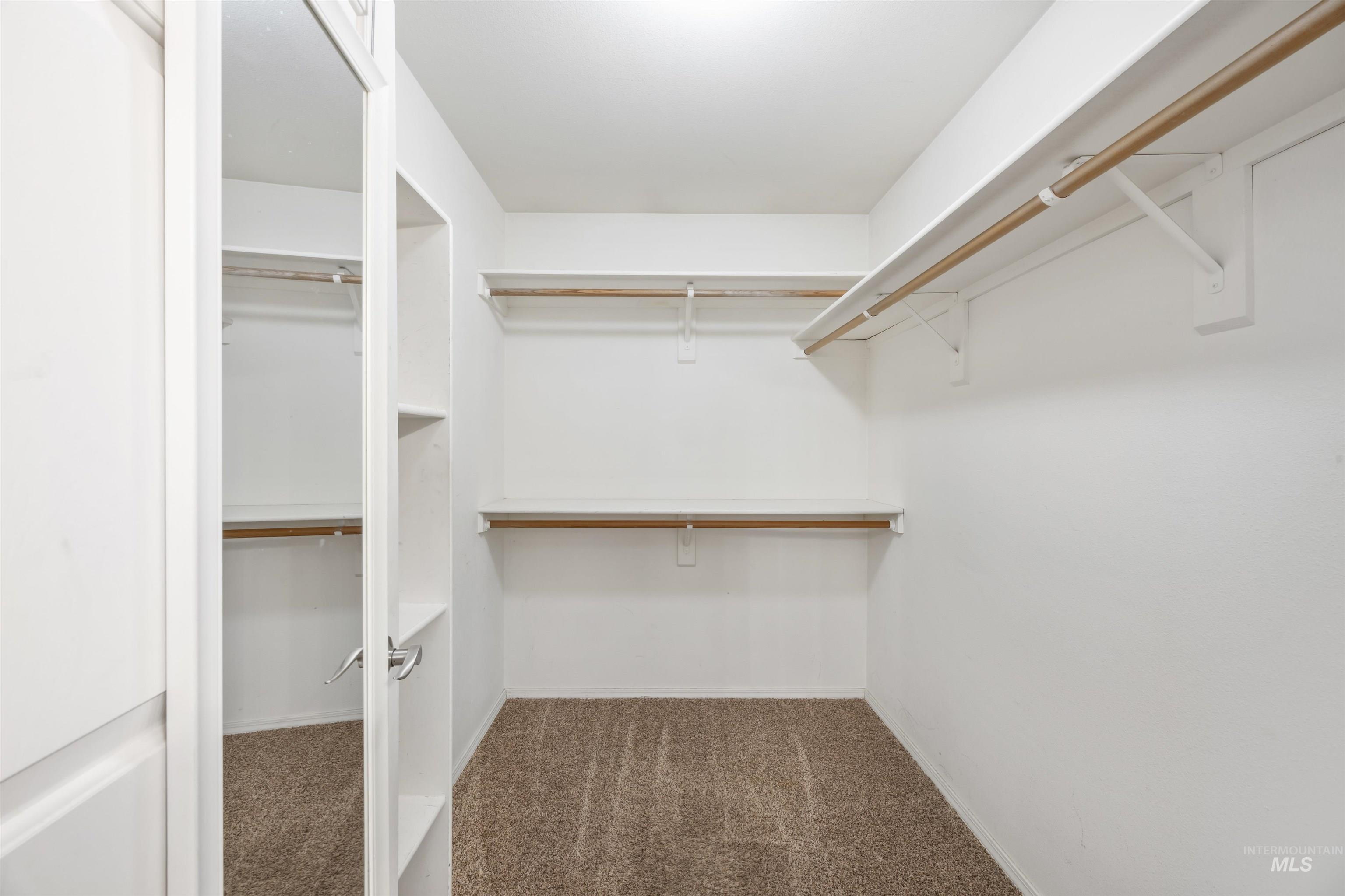 1262 E Oakridge Dr, Boise, Idaho 83716, 3 Bedrooms, 2 Bathrooms, Residential For Sale, Price $469,900, 98967971