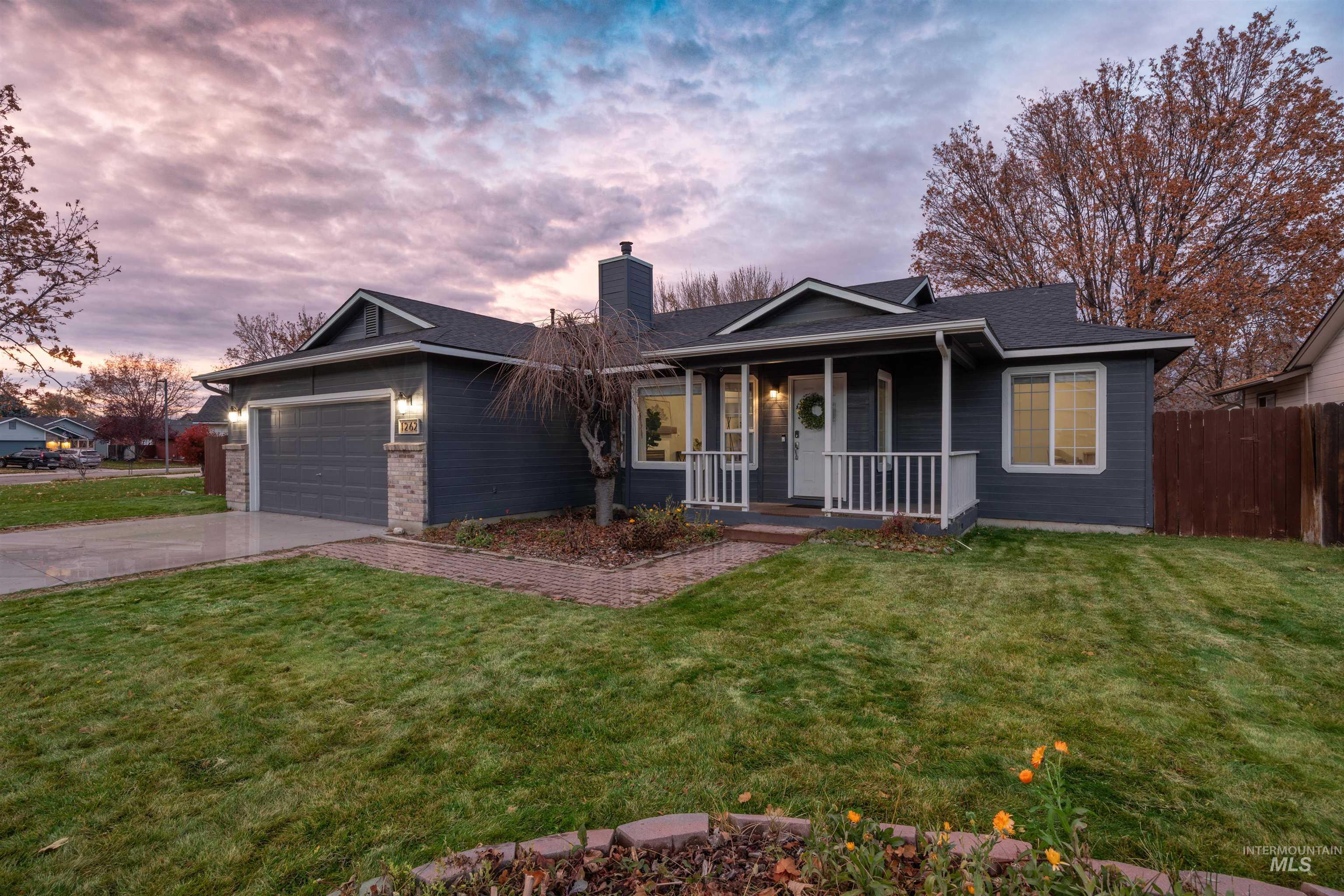 1262 E Oakridge Dr, Boise, Idaho 83716, 3 Bedrooms, 2 Bathrooms, Residential For Sale, Price $469,900, 98967971