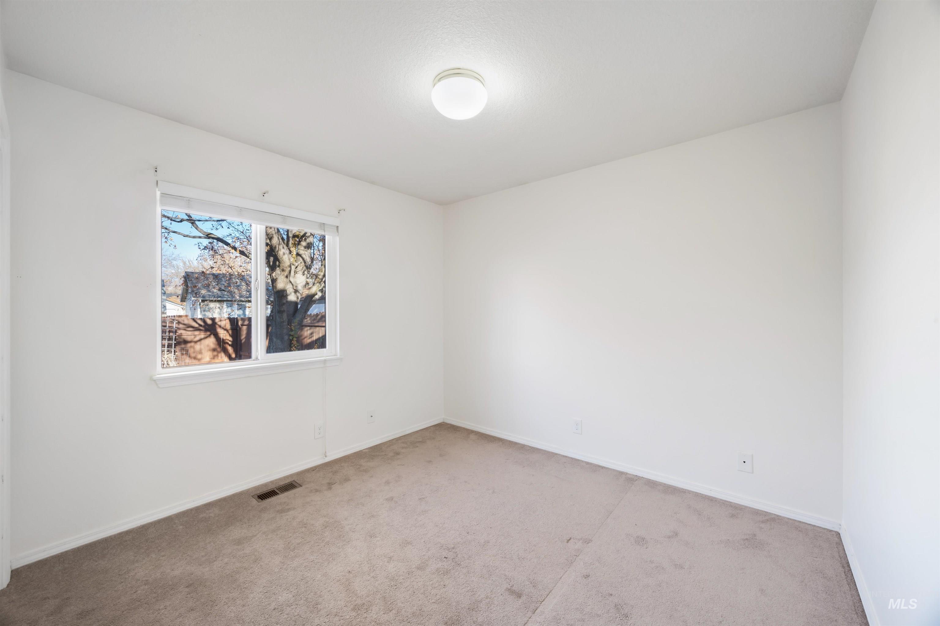 1262 E Oakridge Dr, Boise, Idaho 83716, 3 Bedrooms, 2 Bathrooms, Residential For Sale, Price $469,900, 98967971