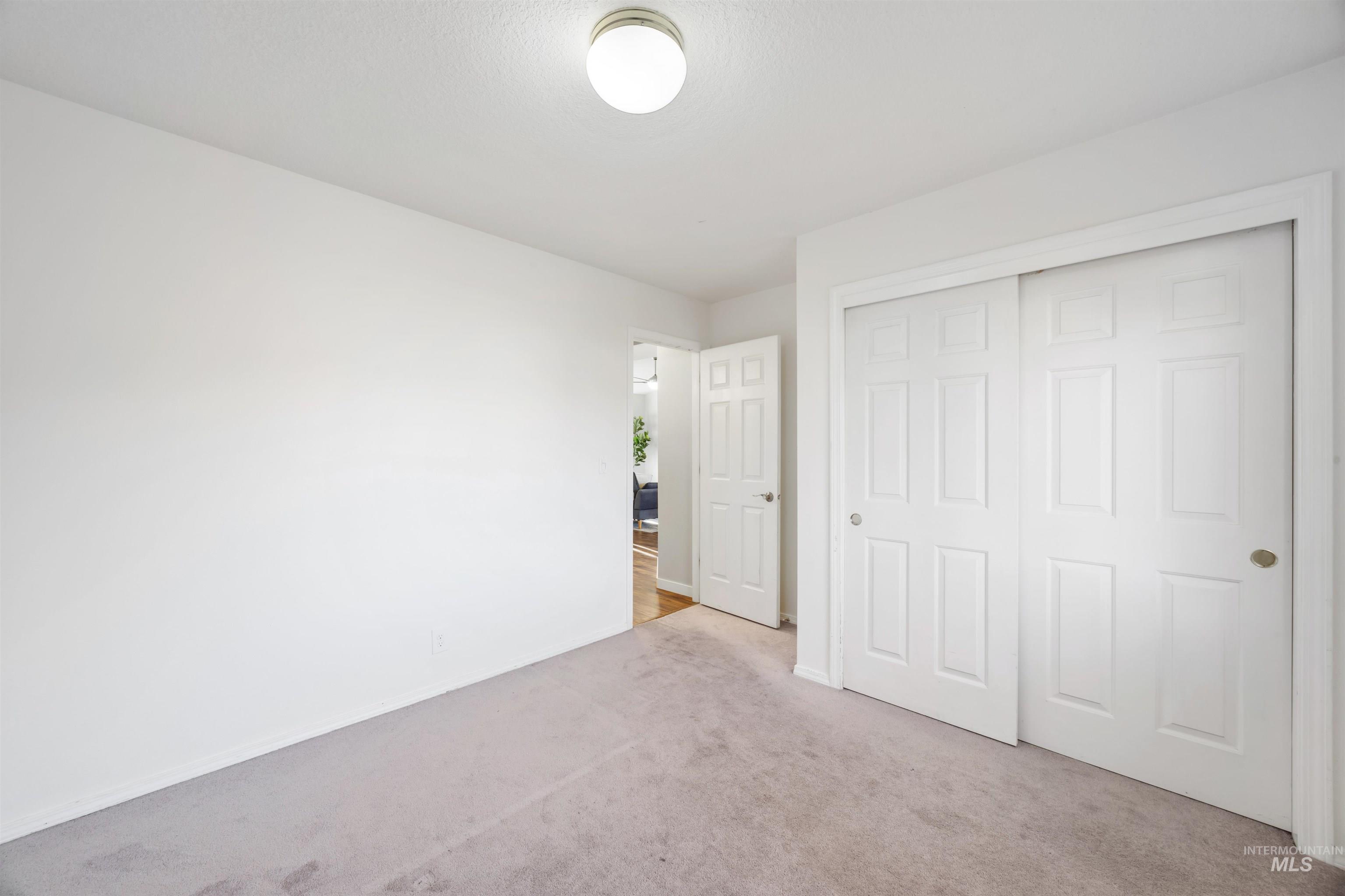 1262 E Oakridge Dr, Boise, Idaho 83716, 3 Bedrooms, 2 Bathrooms, Residential For Sale, Price $469,900, 98967971