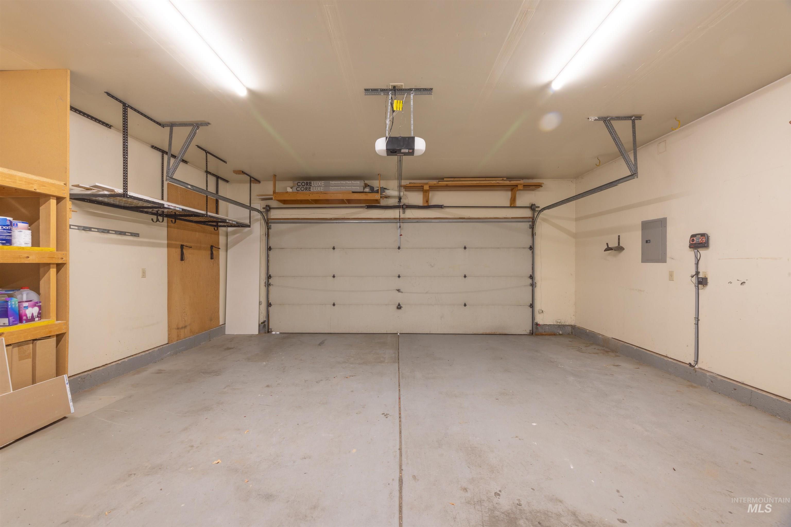 1262 E Oakridge Dr, Boise, Idaho 83716, 3 Bedrooms, 2 Bathrooms, Residential For Sale, Price $469,900, 98967971