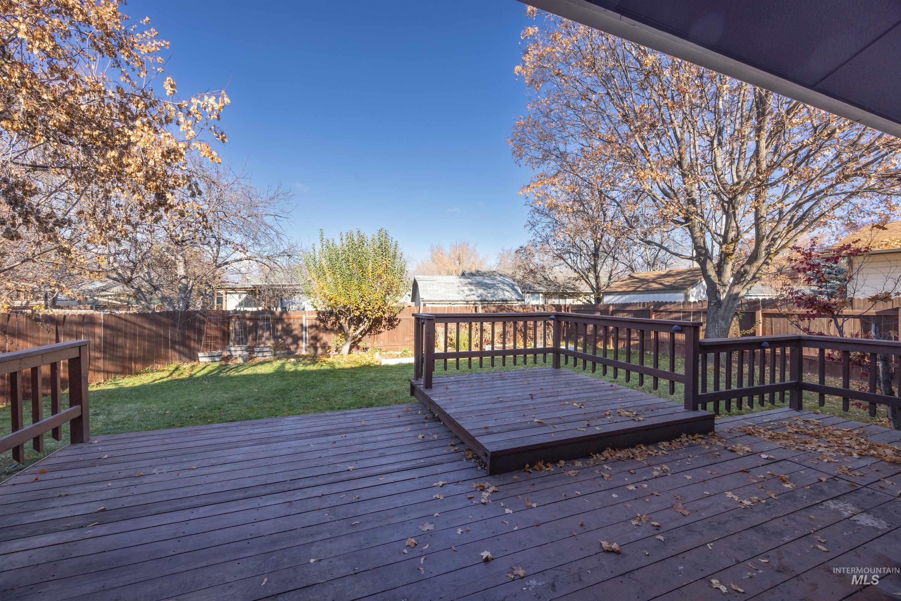 1262 E Oakridge Dr, Boise, Idaho 83716, 3 Bedrooms, 2 Bathrooms, Residential For Sale, Price $469,900, 98967971