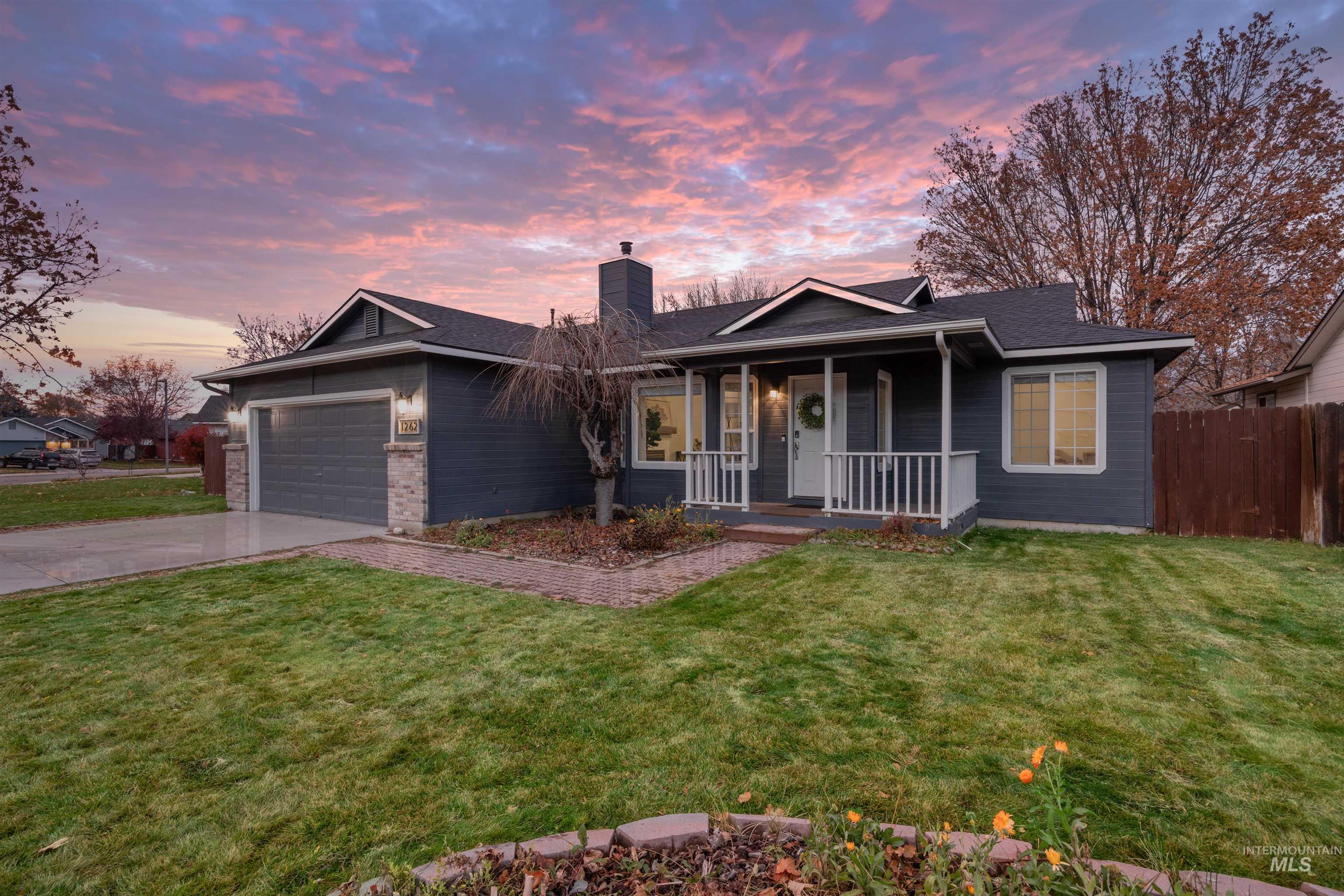 1262 E Oakridge Dr, Boise, Idaho 83716, 3 Bedrooms, 2 Bathrooms, Residential For Sale, Price $469,900, 98967971