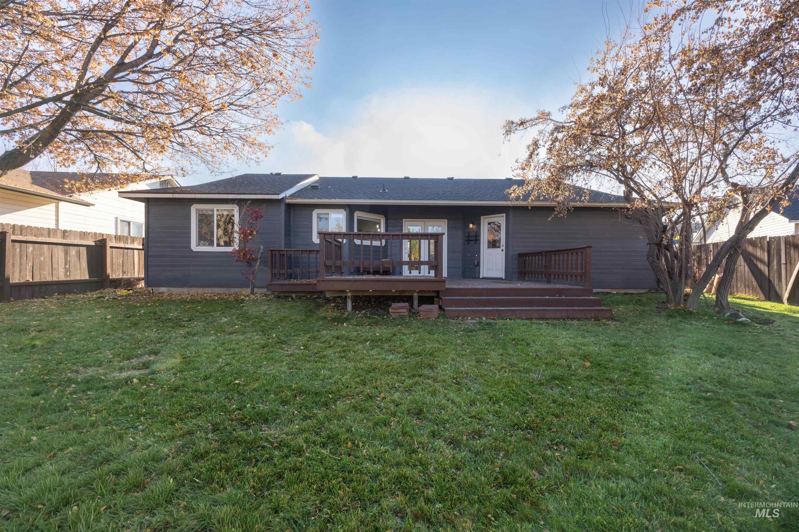 1262 E Oakridge Dr, Boise, Idaho 83716, 3 Bedrooms, 2 Bathrooms, Residential For Sale, Price $469,900, 98967971