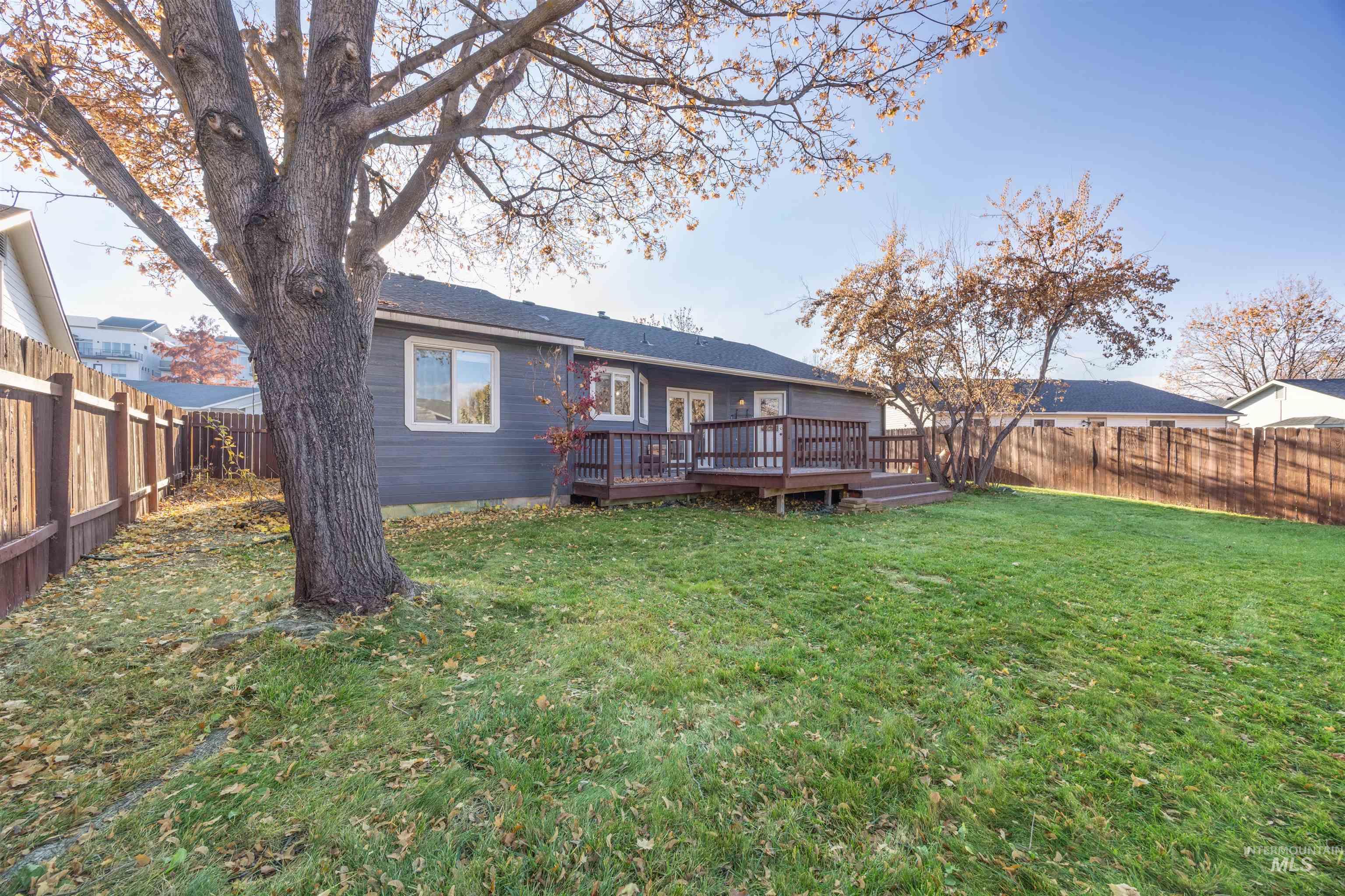 1262 E Oakridge Dr, Boise, Idaho 83716, 3 Bedrooms, 2 Bathrooms, Residential For Sale, Price $469,900, 98967971